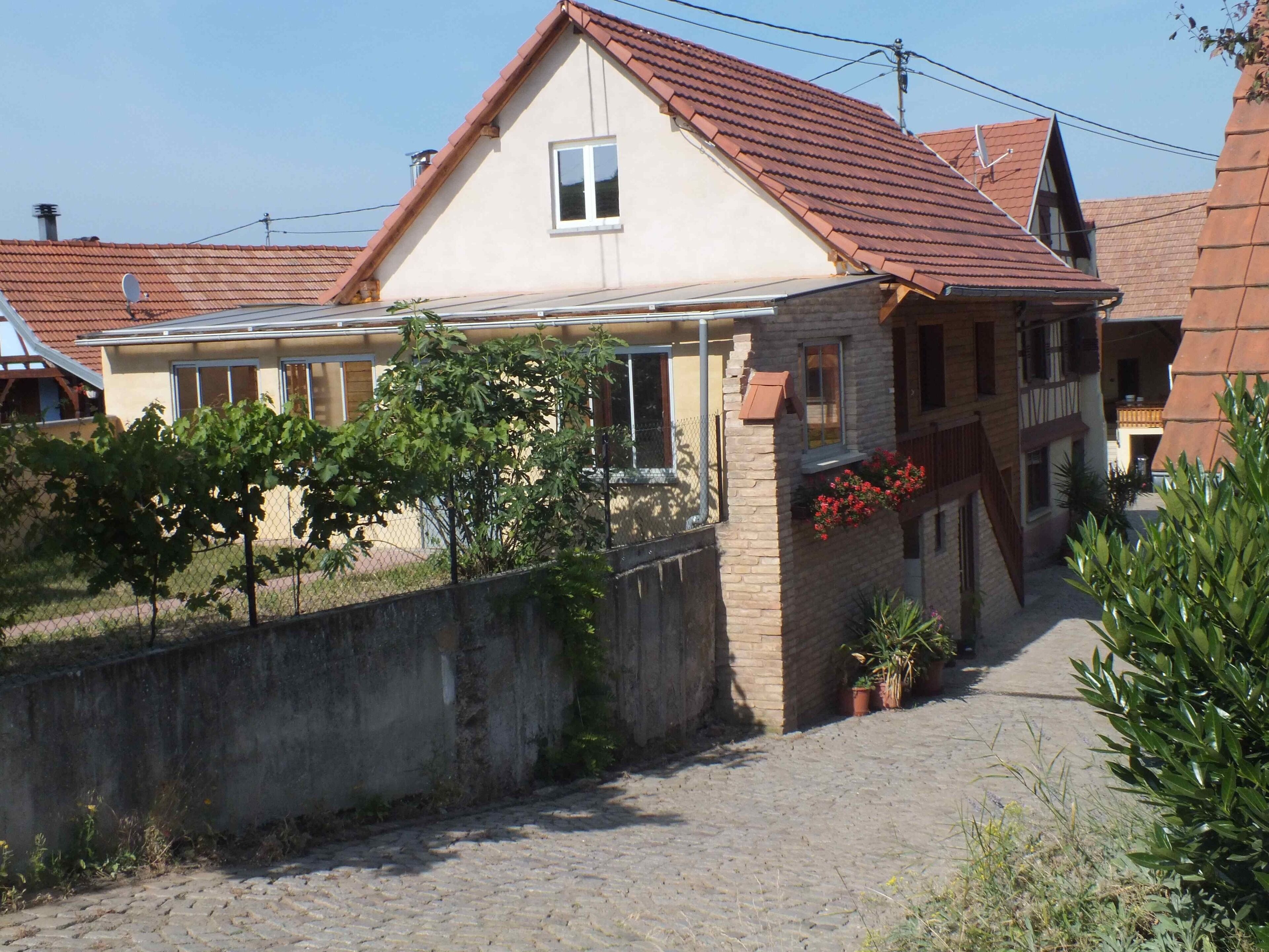 Farm holiday accommodation, very quiet location, family friendly.