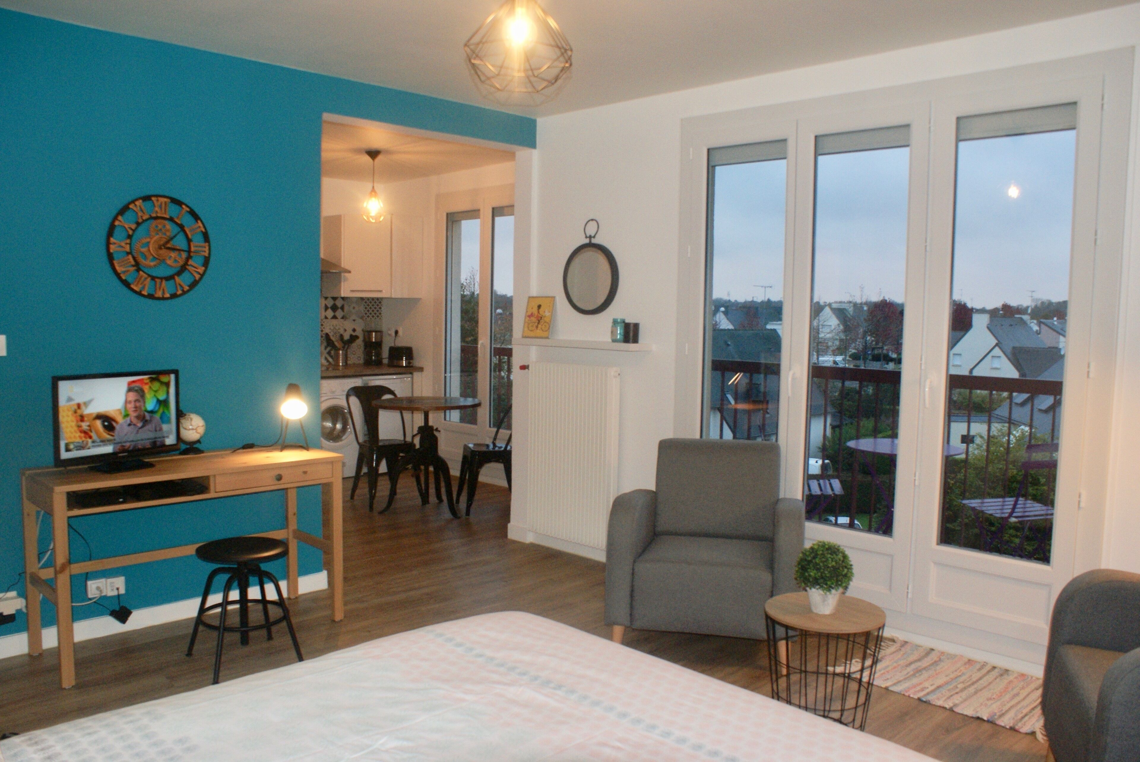 Apartment * "New World", beach 10 minutes, Downtown walk