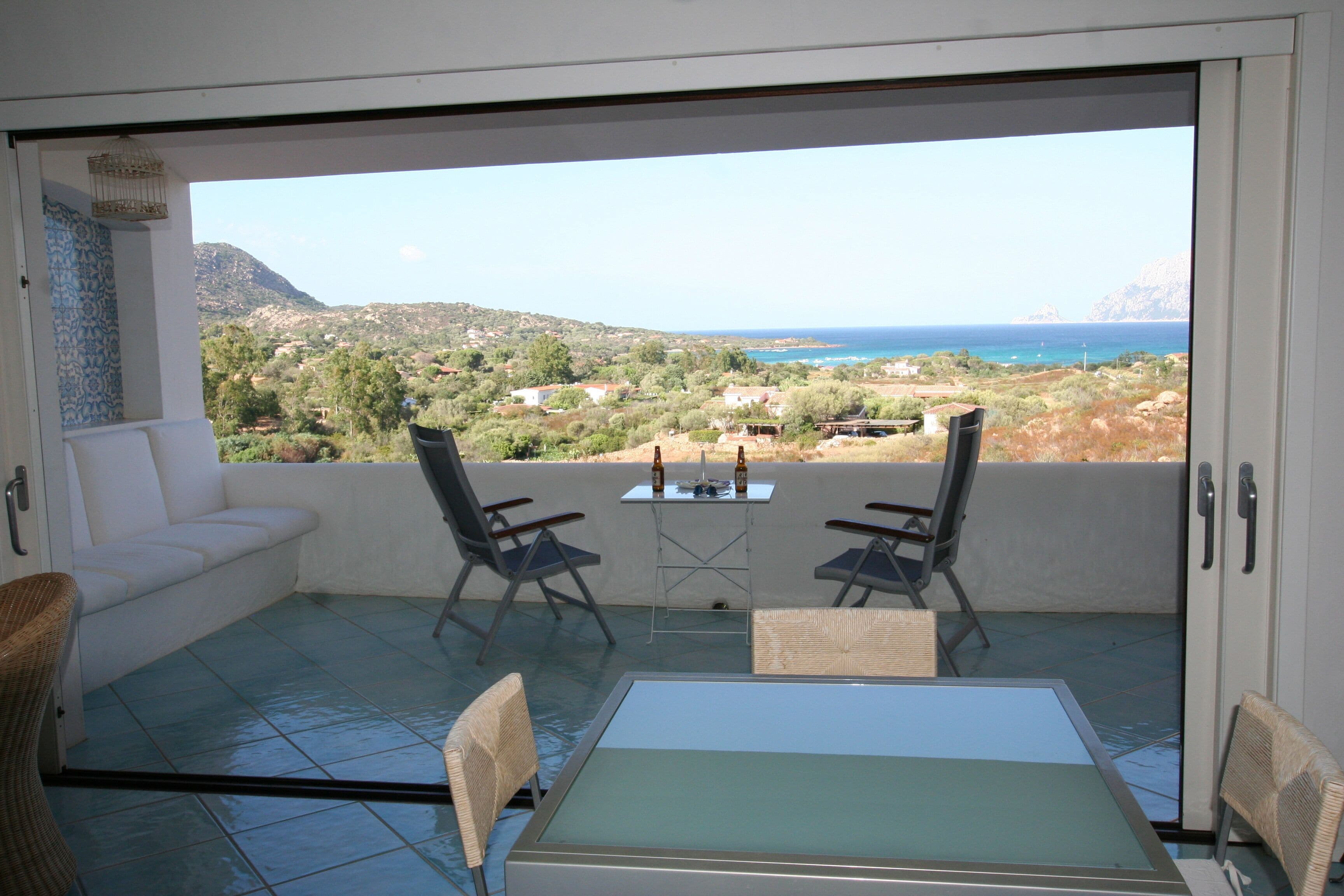 Luxurious and nice apartment 120m2, with magnificent views and direct access to the sea.