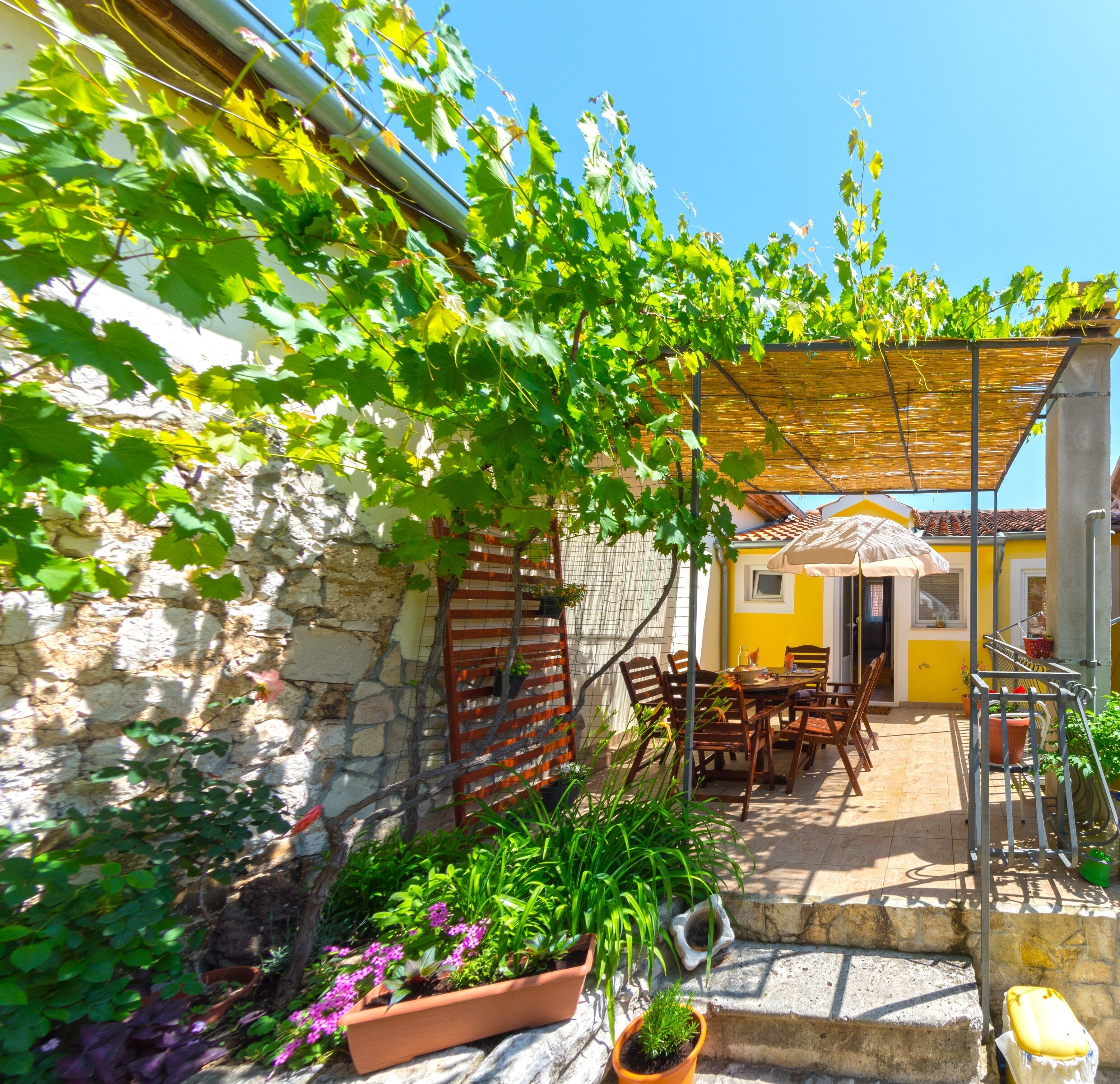 Mediterranean terrace apartment with Bikes & SUP