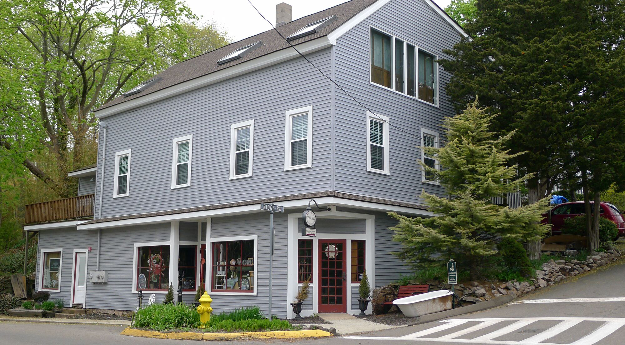 Stay Above Our Antique Shop In The Ridgeview Suite @ Stony Creek Depot