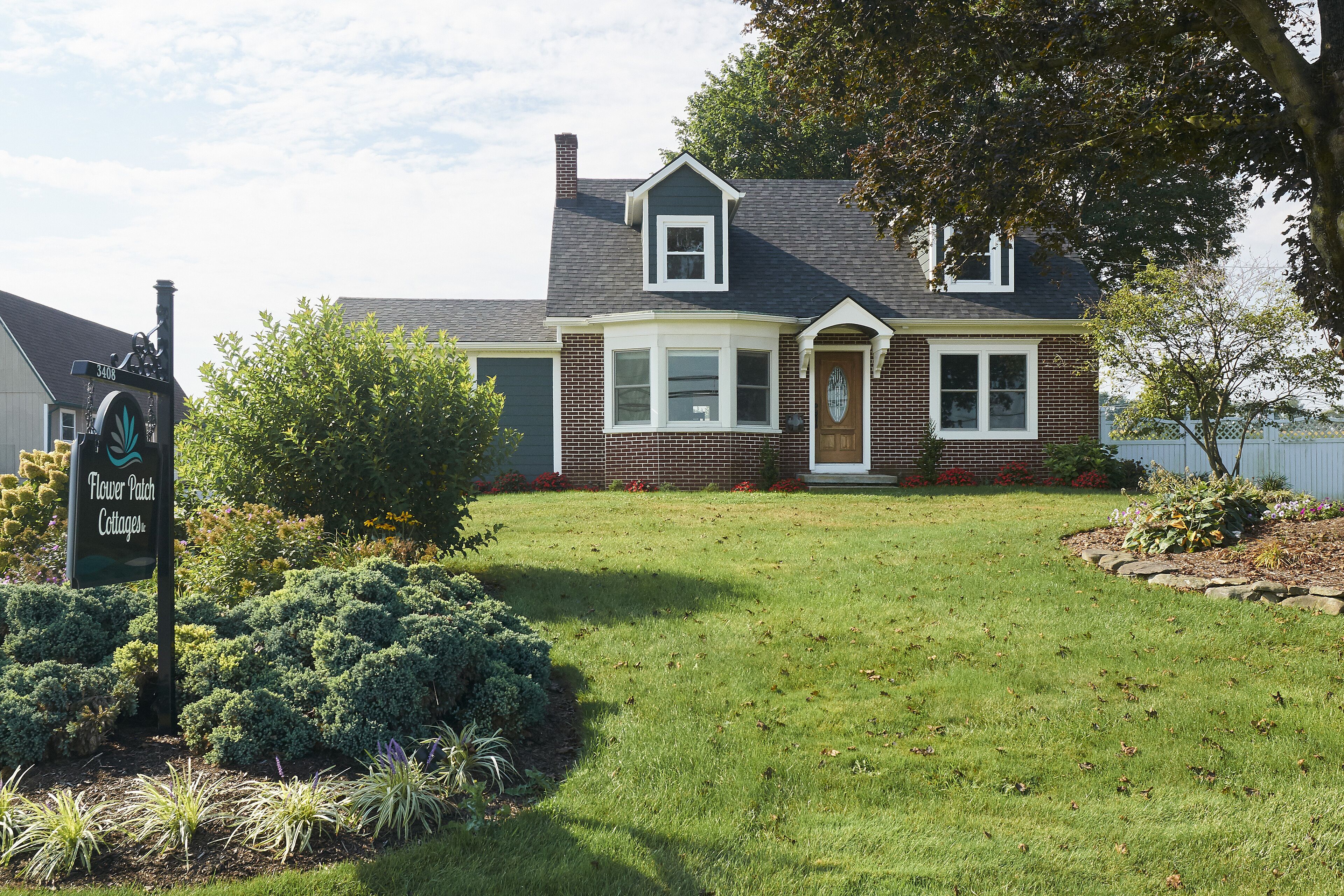 2 min. to Kitchen Kettle Village. 4 bdrm & 3 Bath! Outdoor space w/ firepit