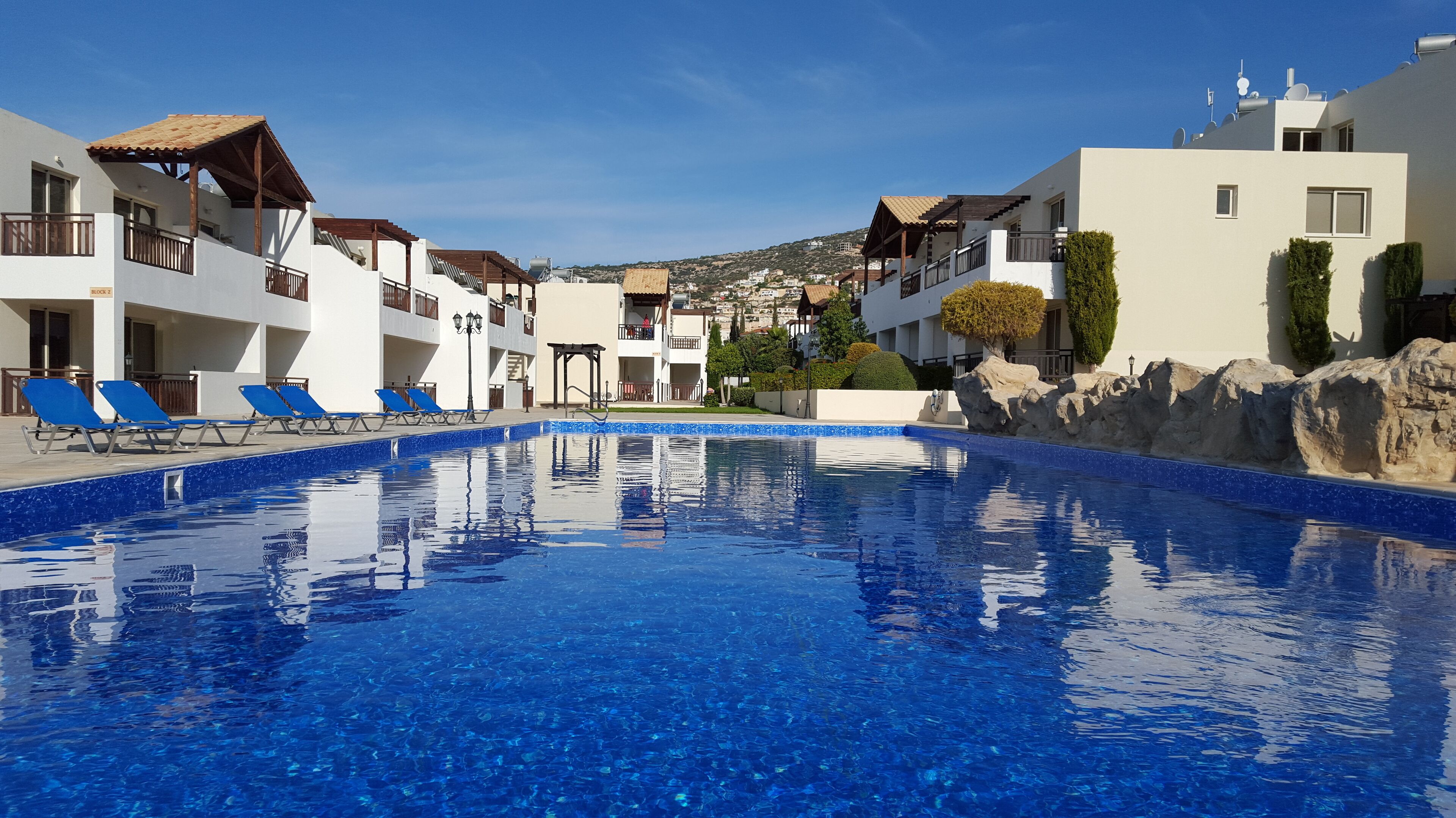 Spacious 1 bedroom apartment, free Wi-fi, UK TV & Air Conditioning