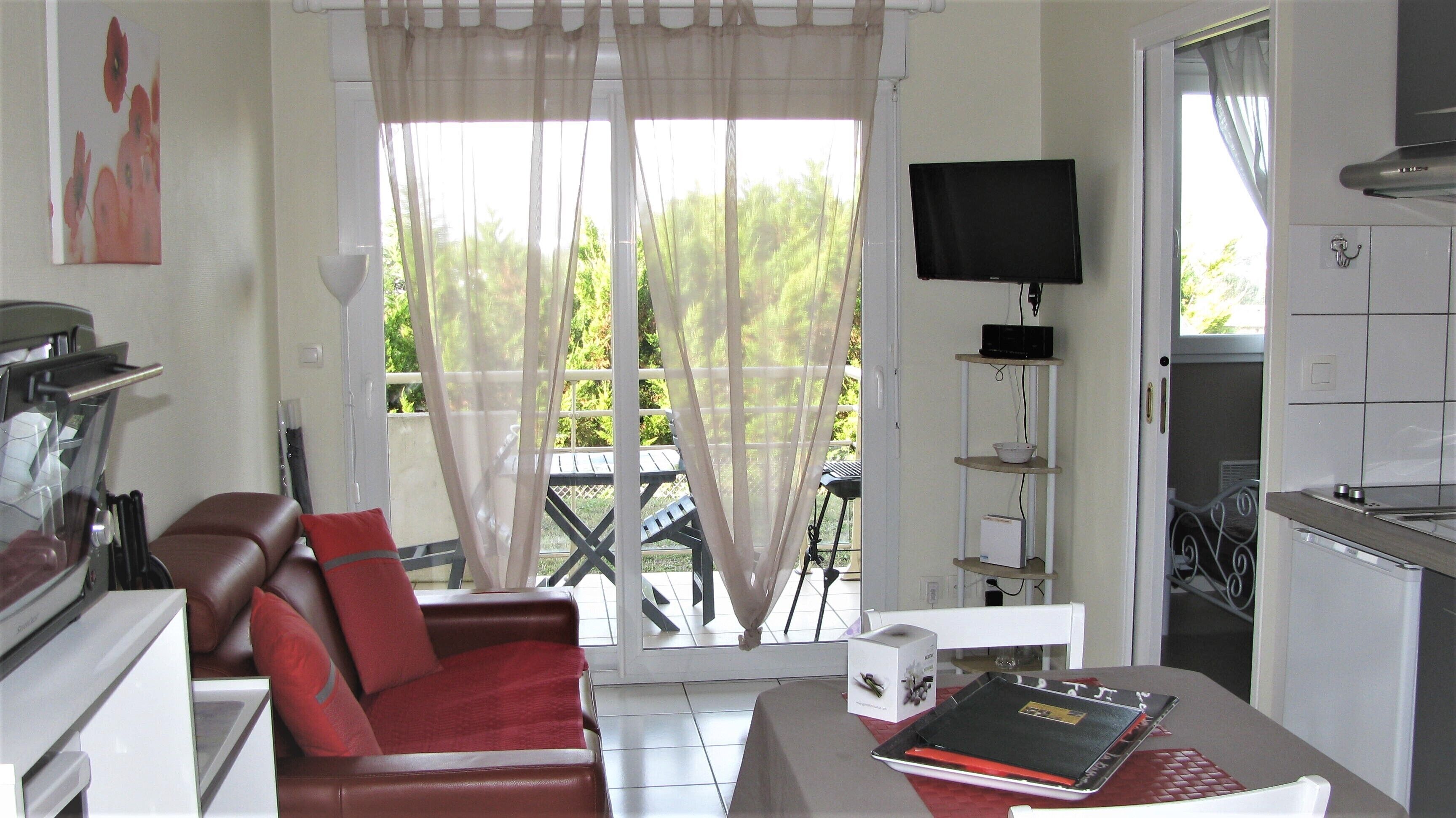Rent furnished 800 m from the thermal baths and 80 m from the West Indies of JONZAC