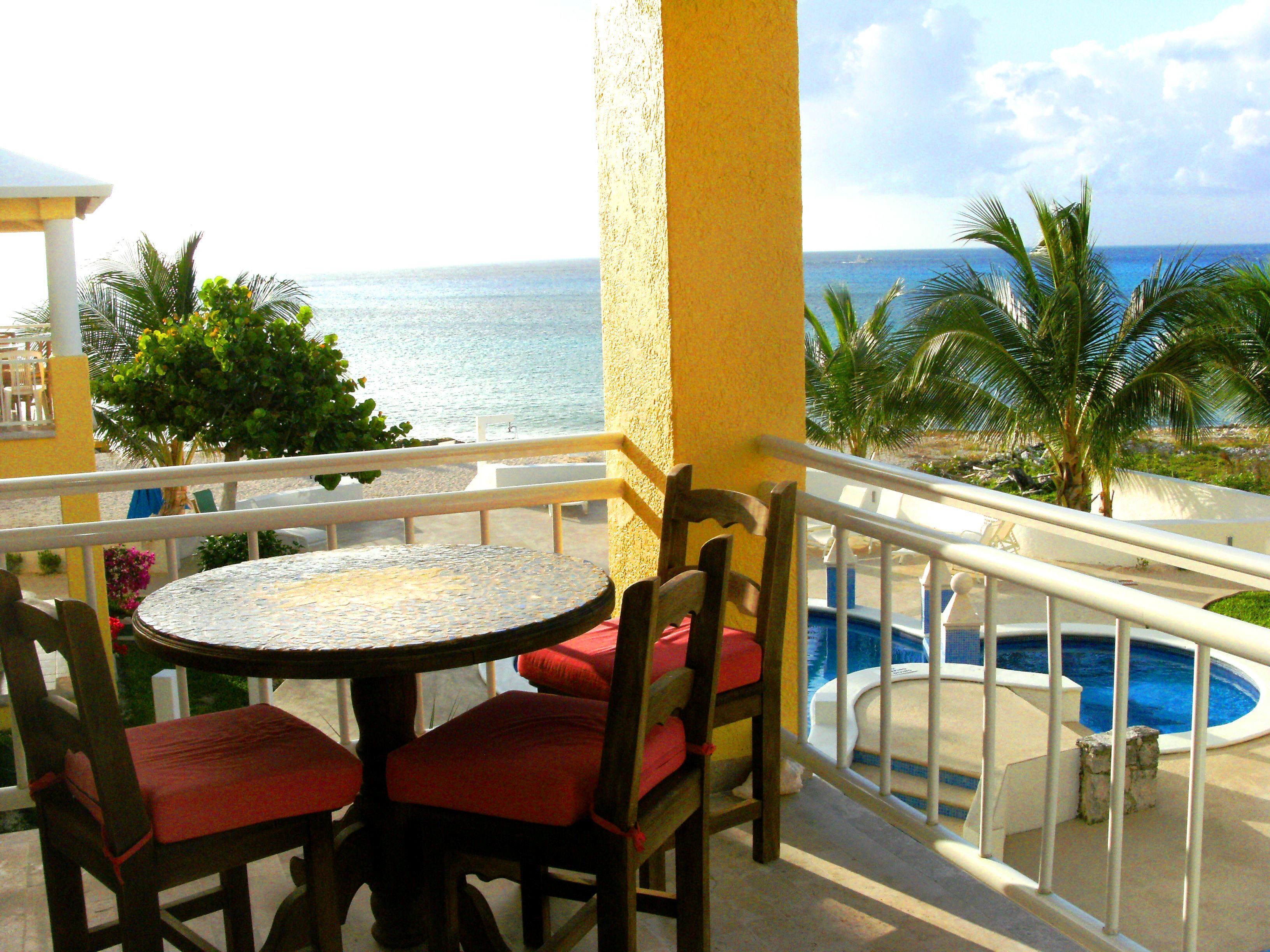 Beachfront Paradise Condo - Great Snorkeling from the Beach!