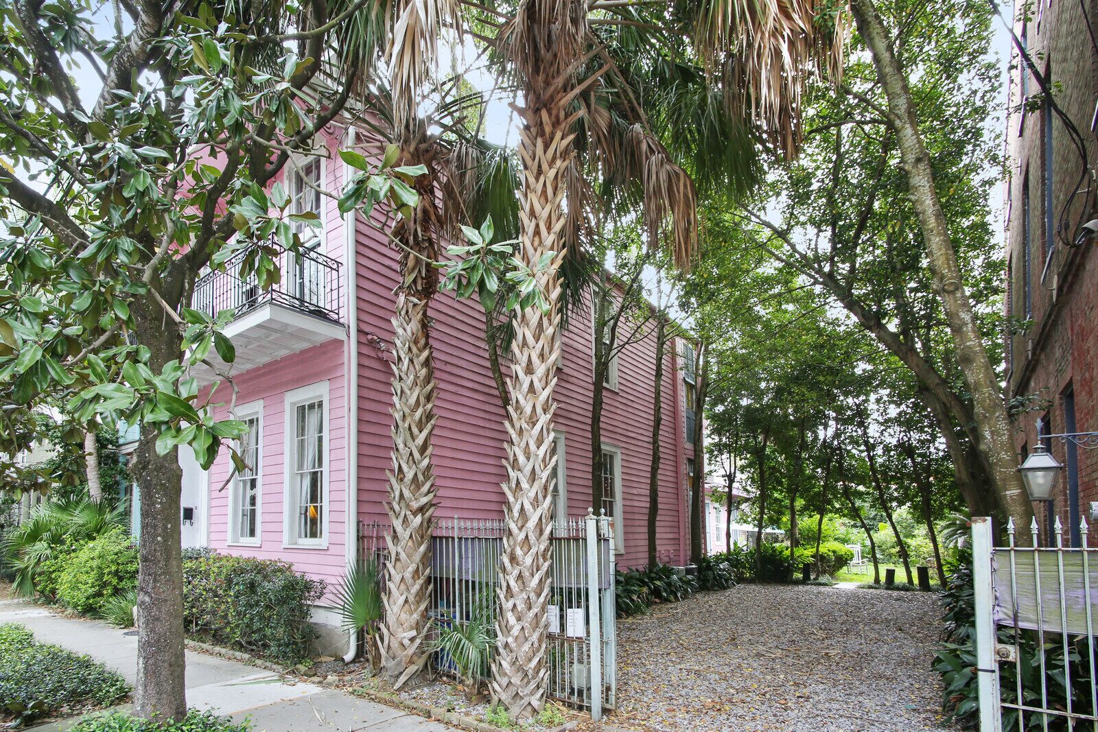 Elegant1850's Garden District, Gated Parking, Courtyard