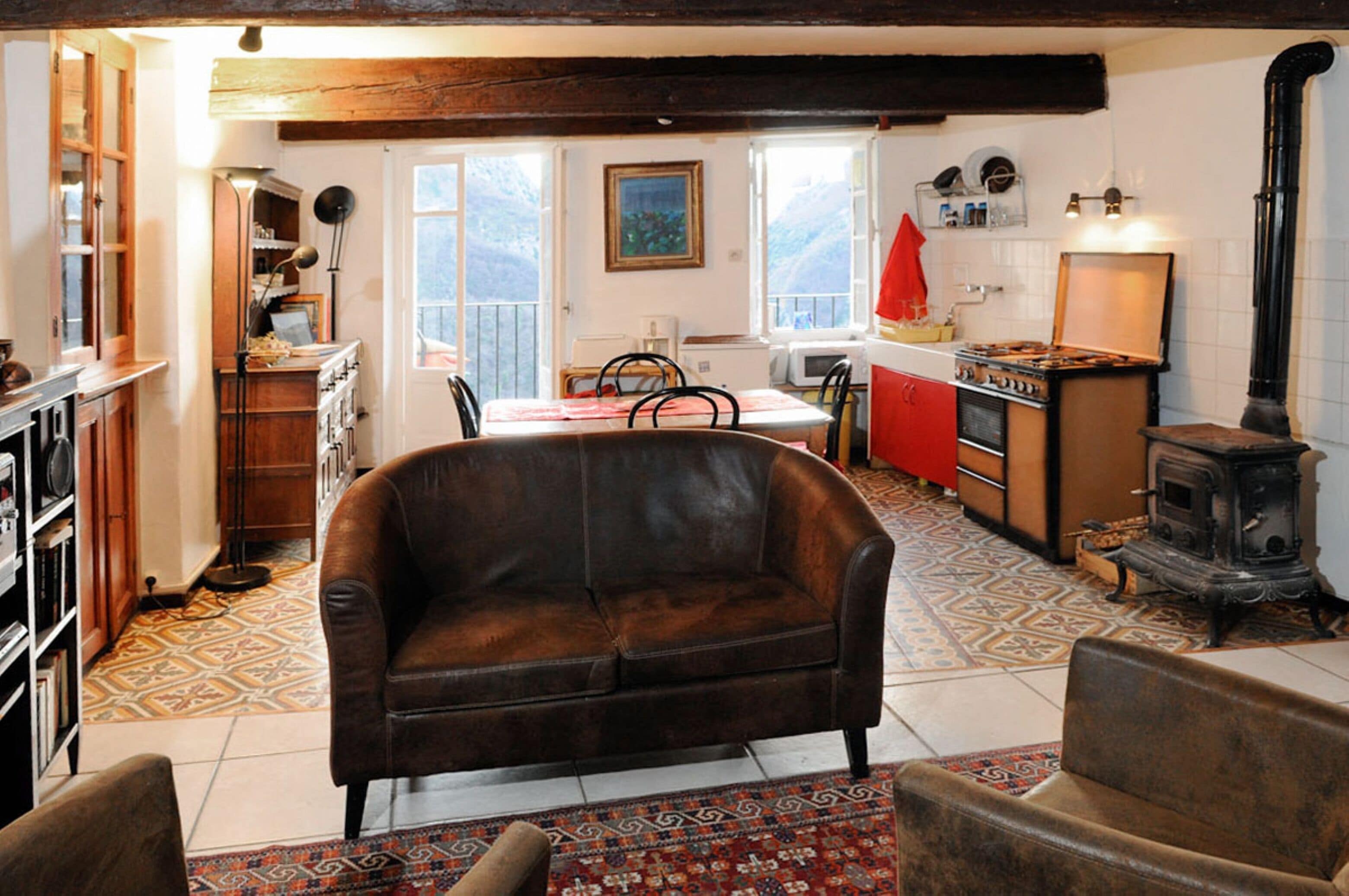 Beautiful Apartment, Balcony with Stunning View on Mountains and River