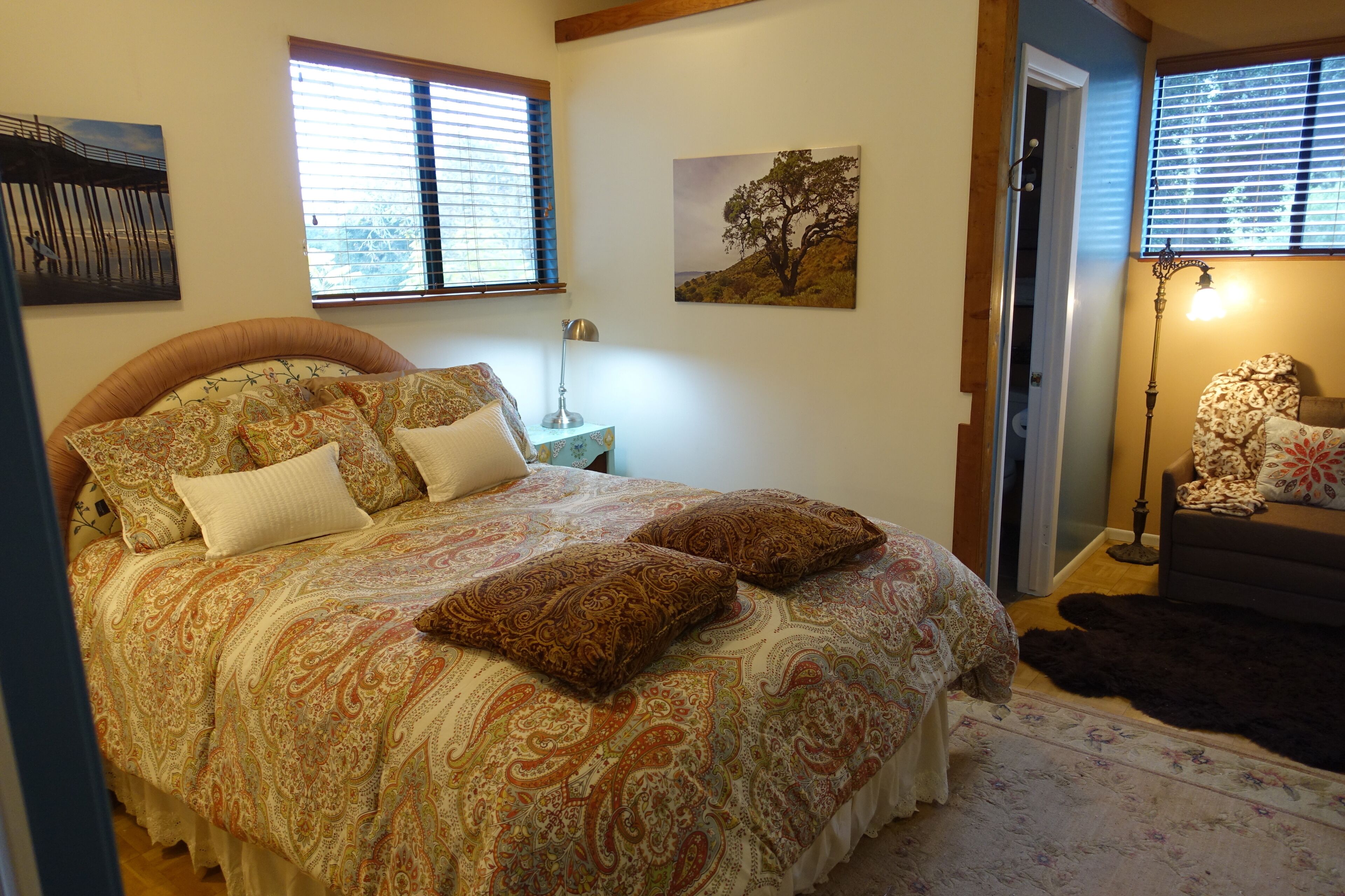 Beautiful cottage in quiet, rural setting in the heart of wine country. 