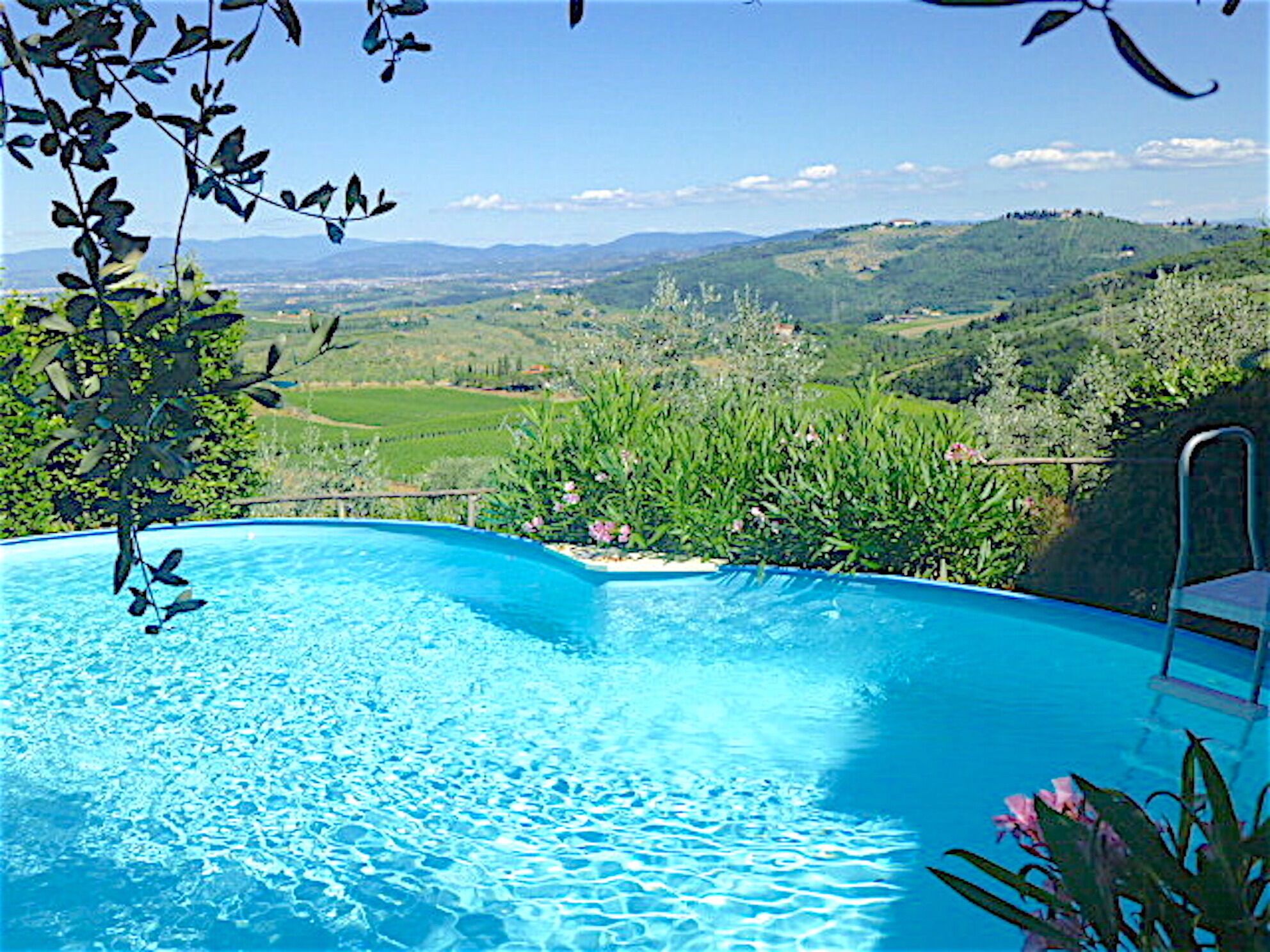 HILLS OVERLOOKING FLORENCE, TUSCANY 