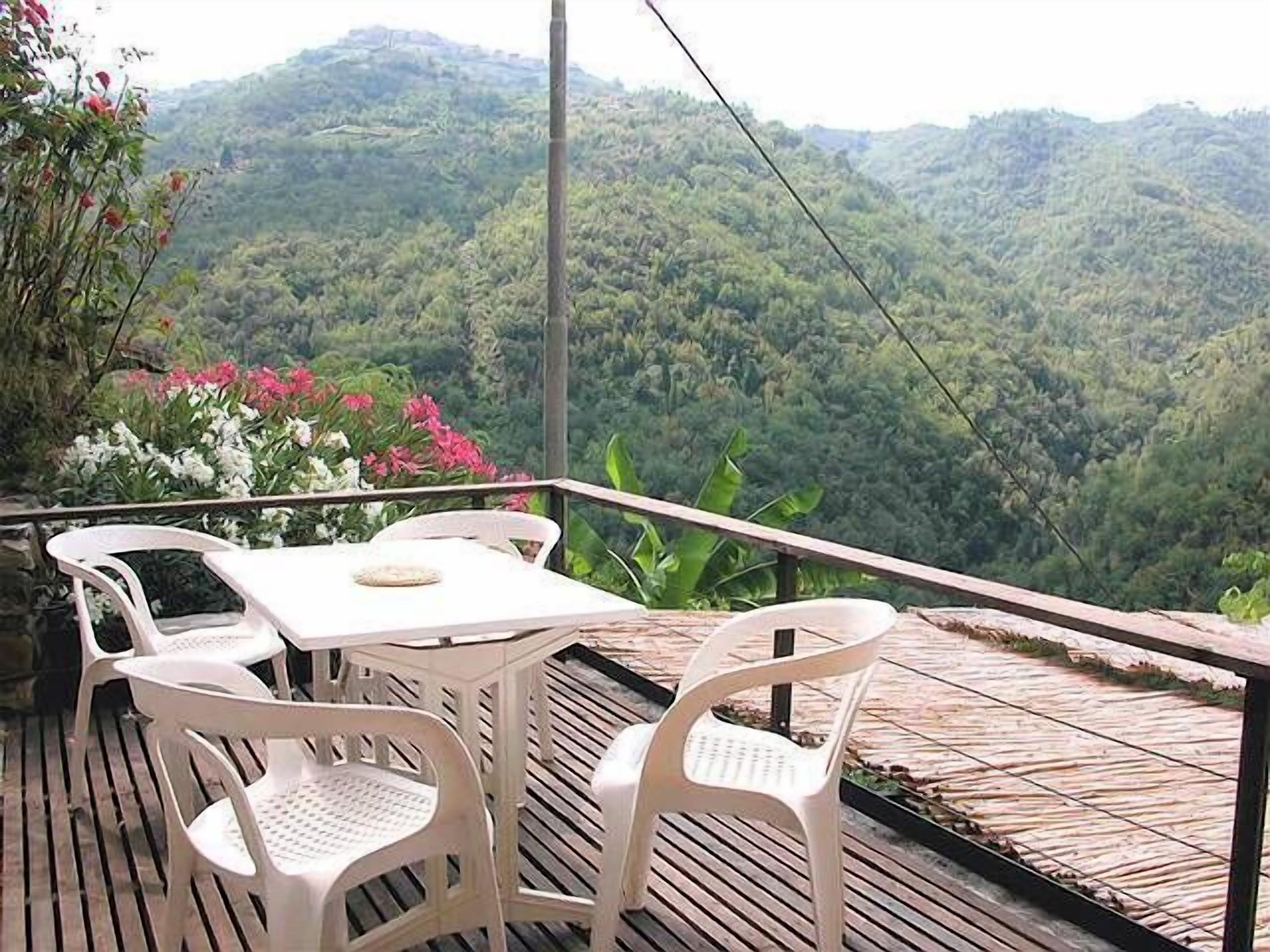 Apricale - Southfacing Holidayflat with lovely Terrace (4 Persons / 1 Bedrooms)