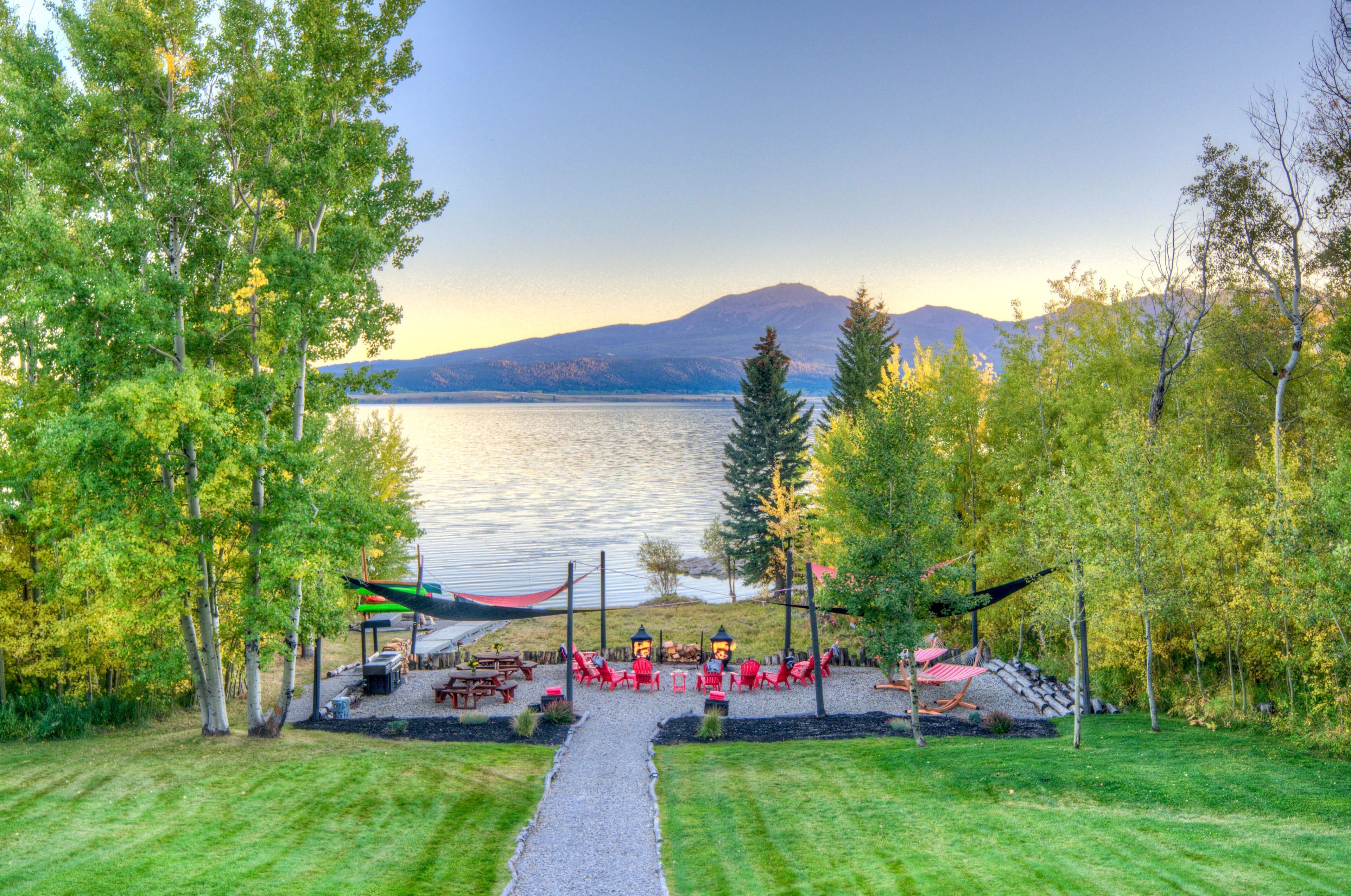 Luxury Lakefront Lodge-less than 15mins to Yellowstone-360 degree postcard views