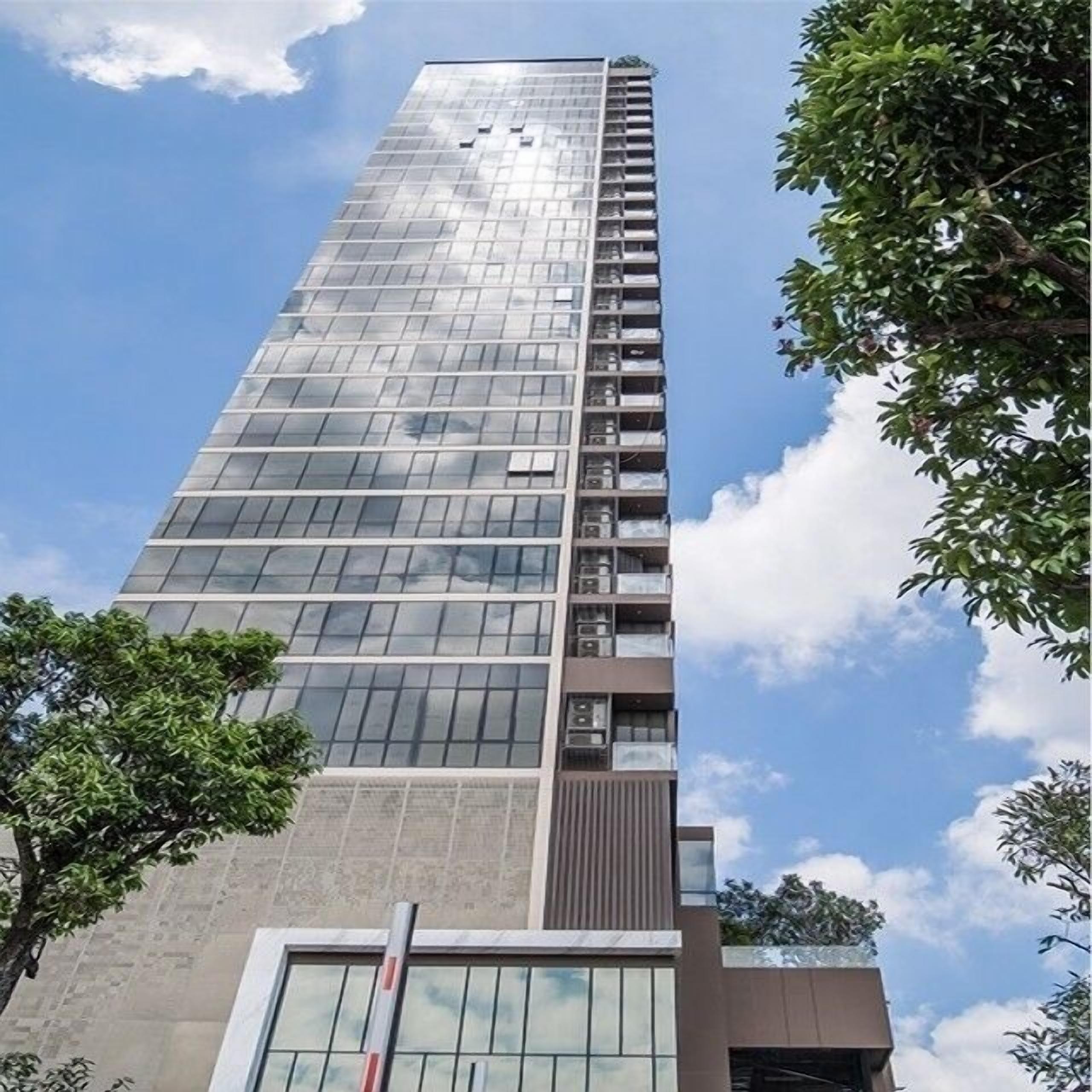 Beautiful 1 Bedroom Luxury Apartment .