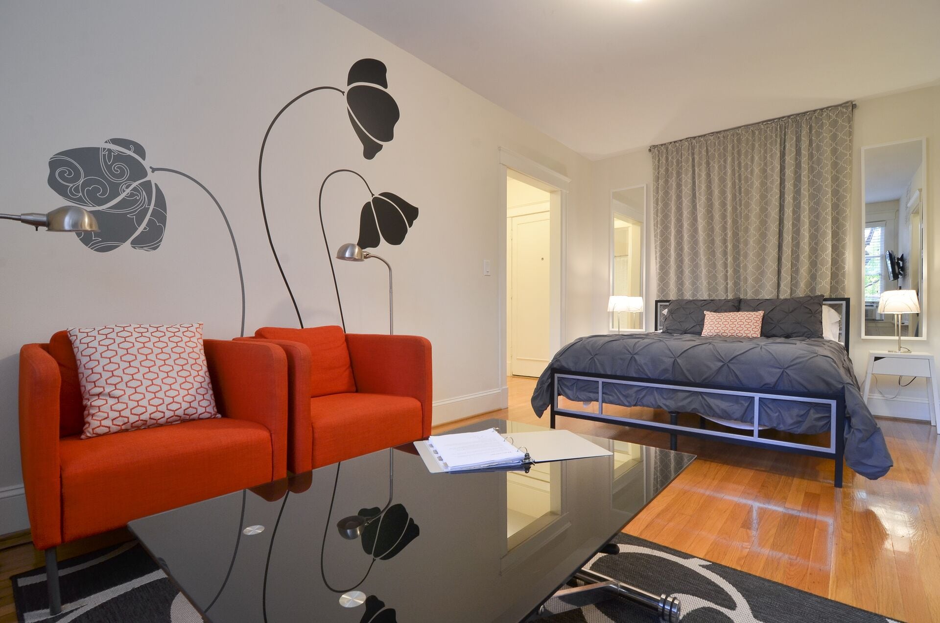 Hip Flat. Iconic Downtown. Walk to Pike Place Market.