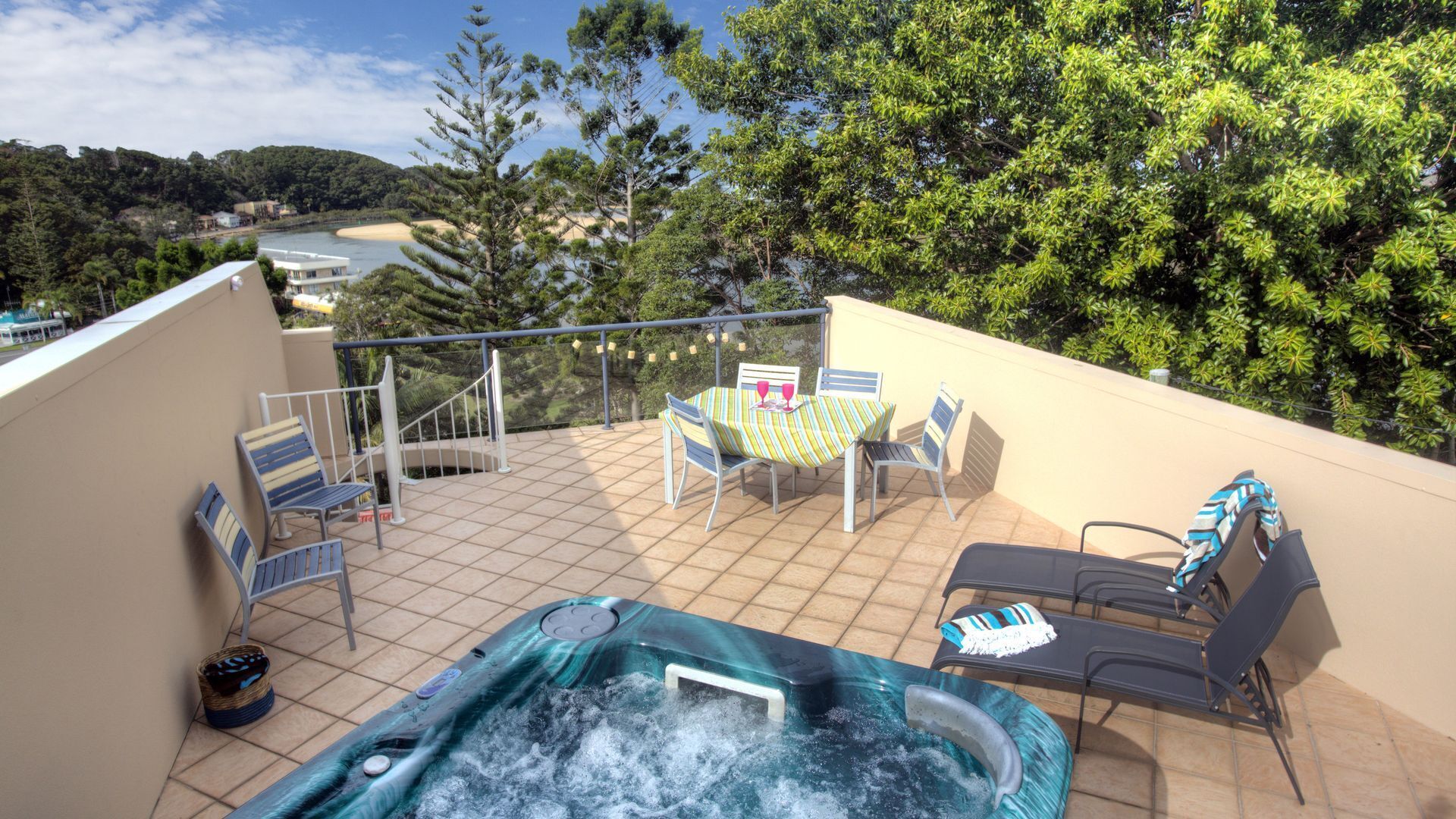 Oceanview 6 at Nambucca with rooftop tce & spa