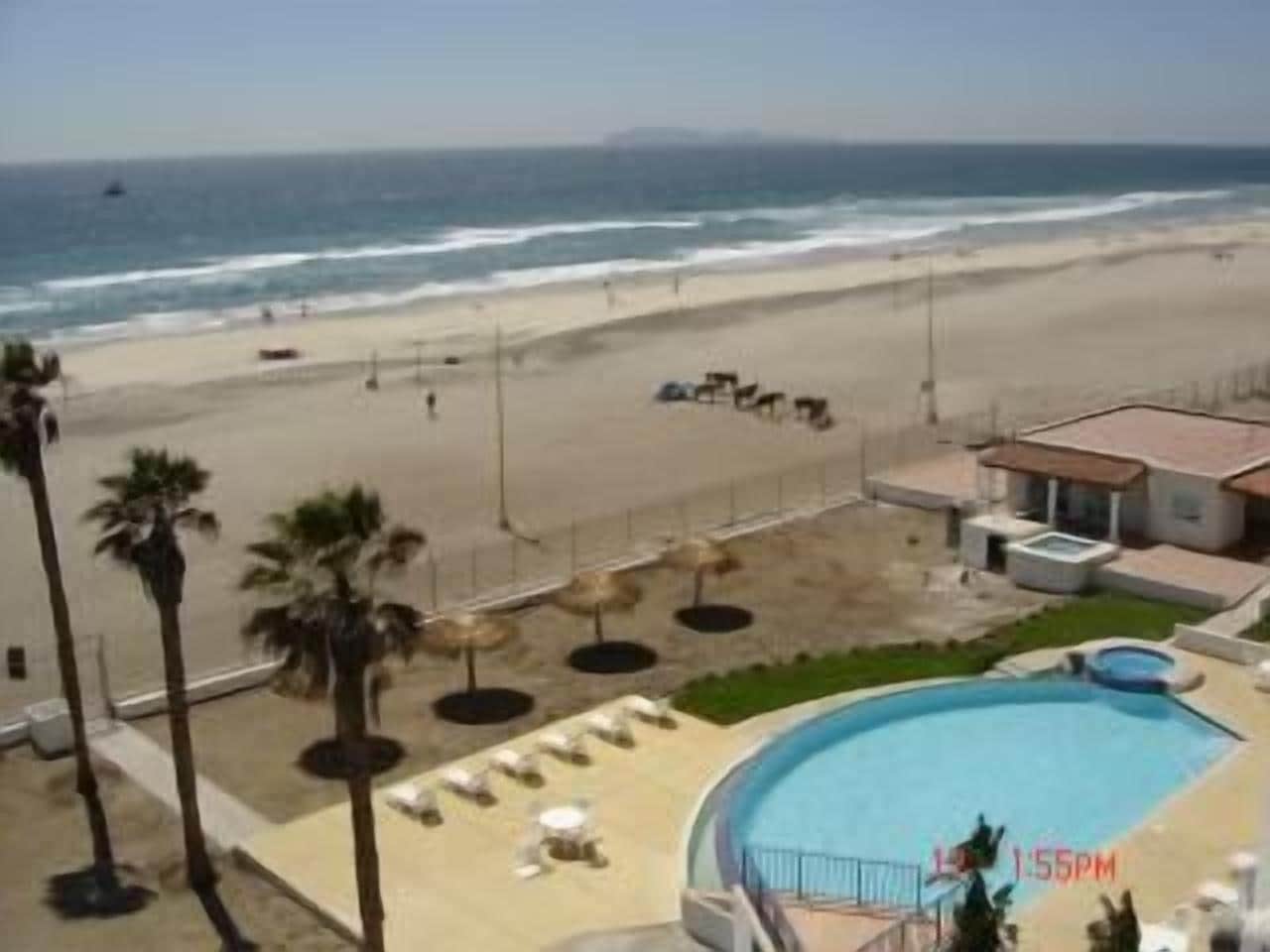 Beach n Sand Front  2 bedroom Condo