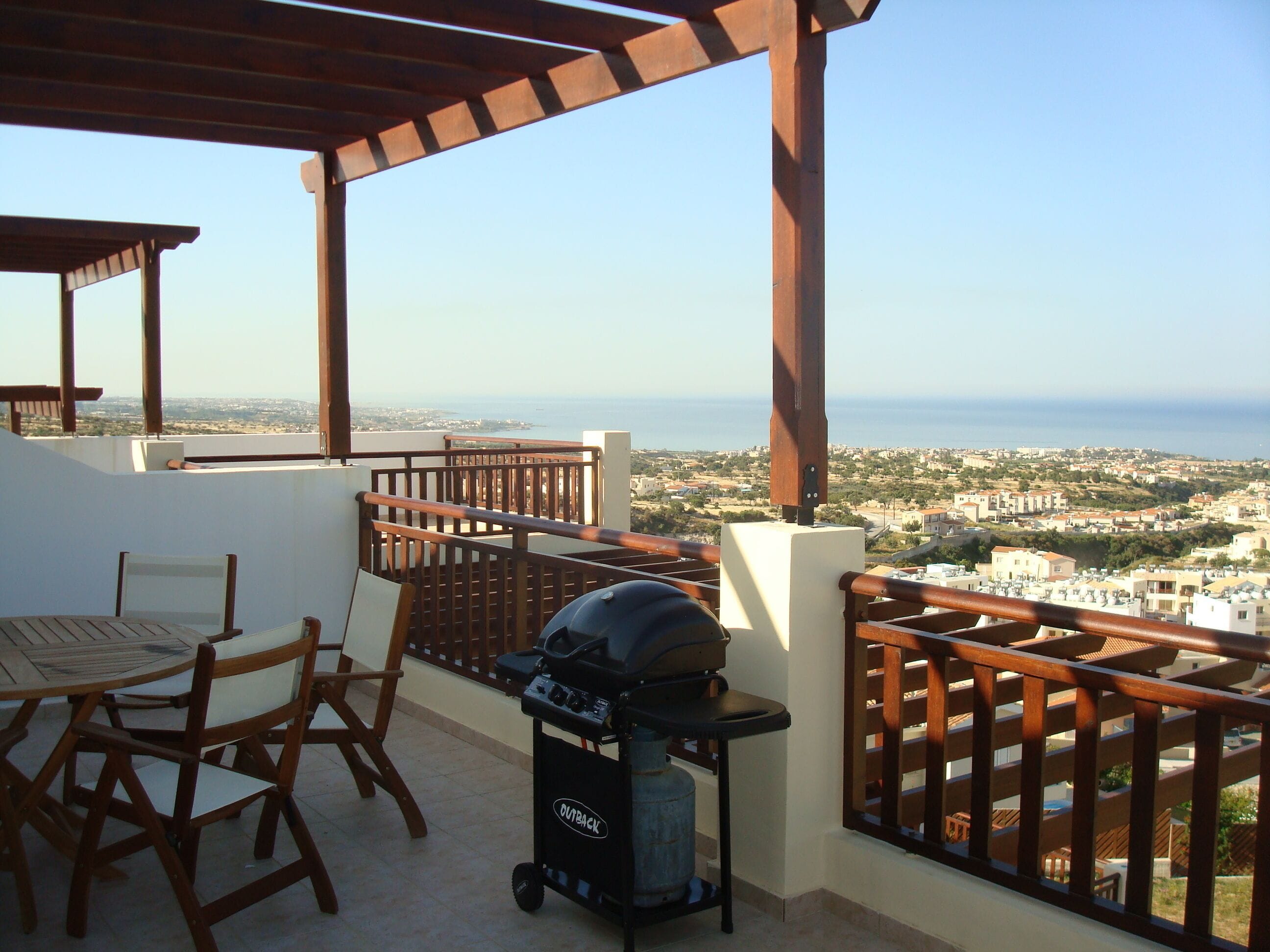 Beautiful 2 Bedroom Penthouse Apartment In Peyia. Communal pool - Free WiFi