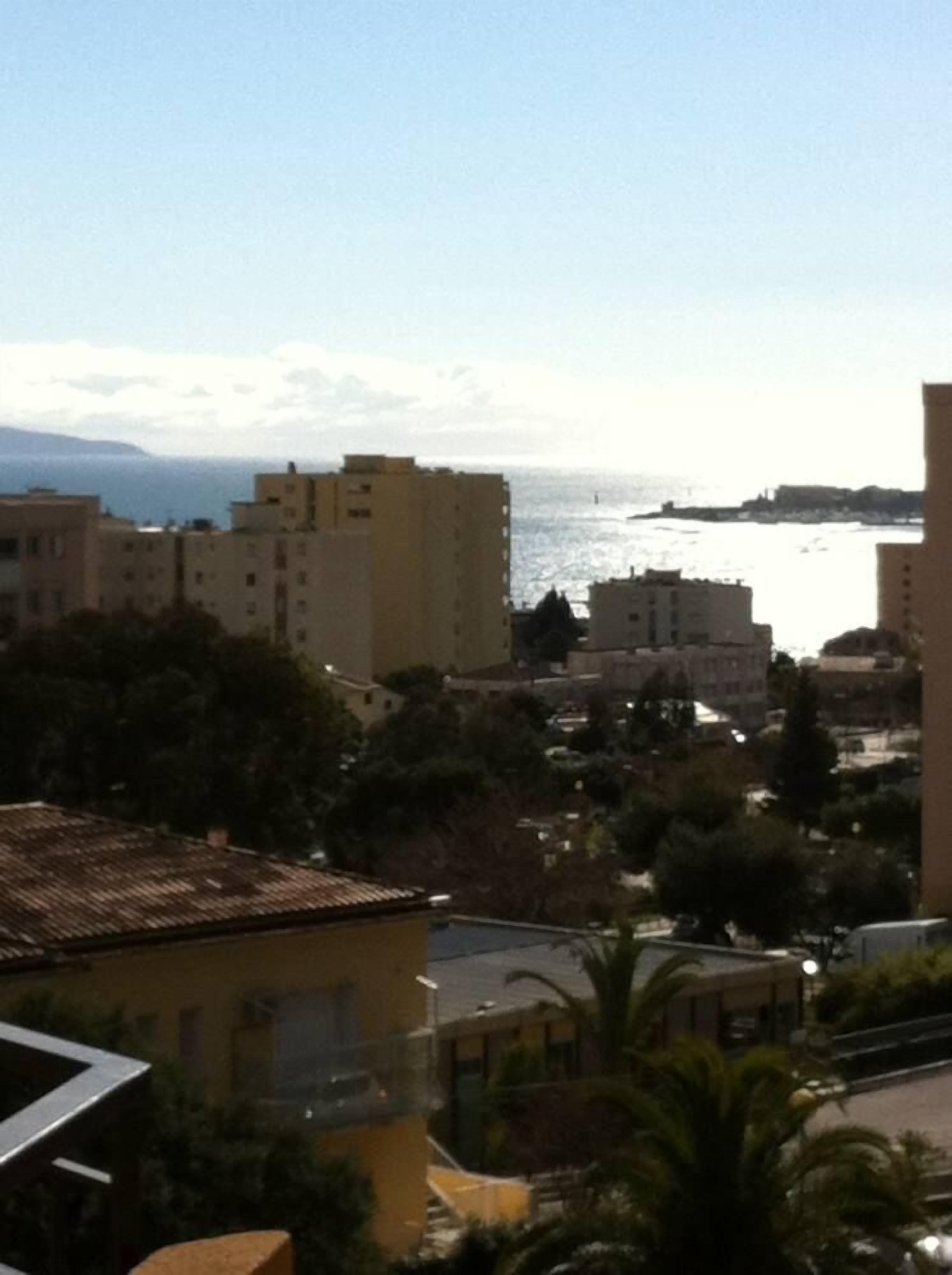 APART SEA, AIR CONDITIONED, RENOVATED, SUNNY, SPACIOUS - CITY OF ENTRY