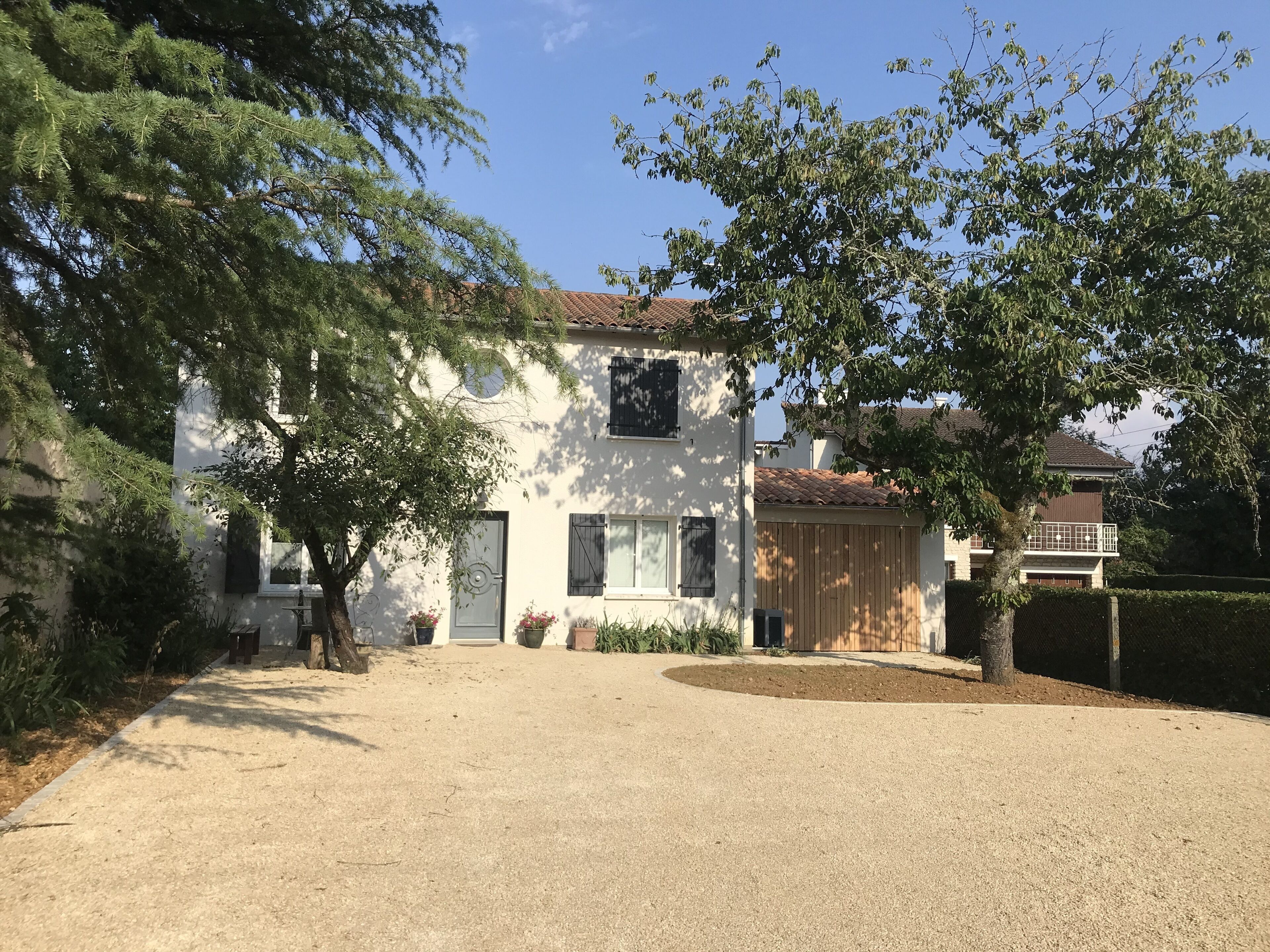 FAMILY HOUSE WITH GARDEN, near Poitiers