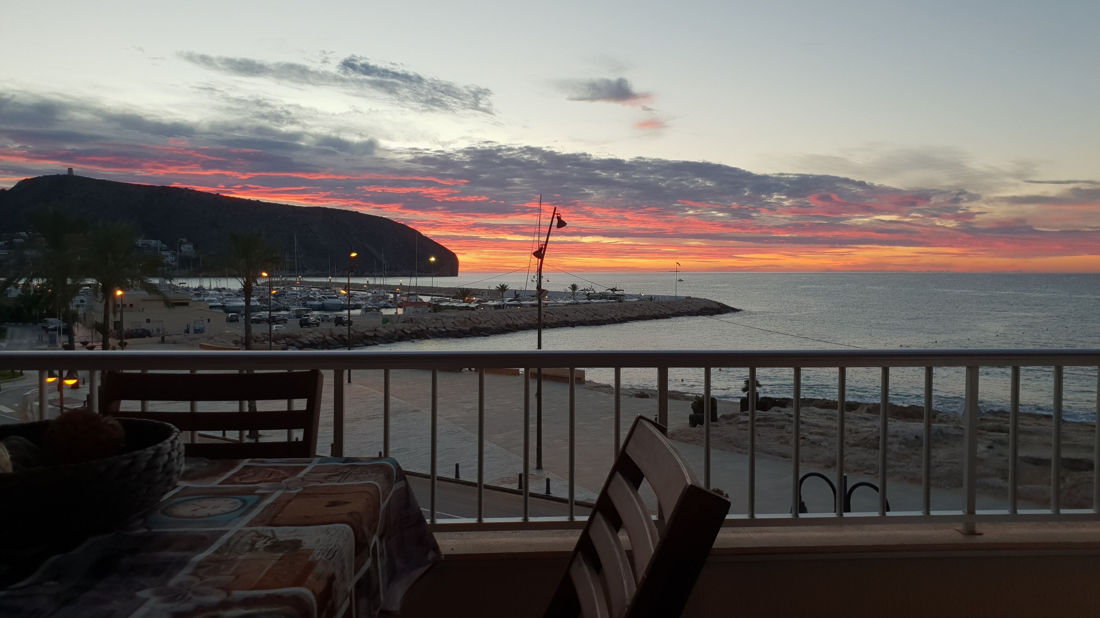 Flughafen newly renovated seafront, 20 m from the beach and port