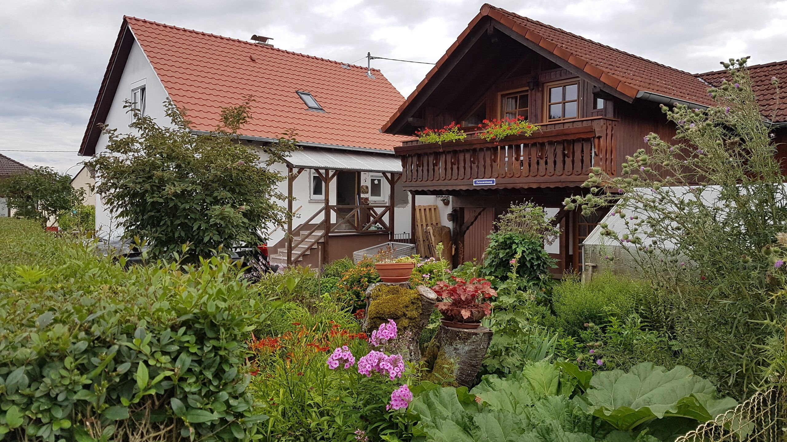  small & modern apartment & Monteurzimmer 65m² | 4 pers. Single beds + Wi-Fi + TV