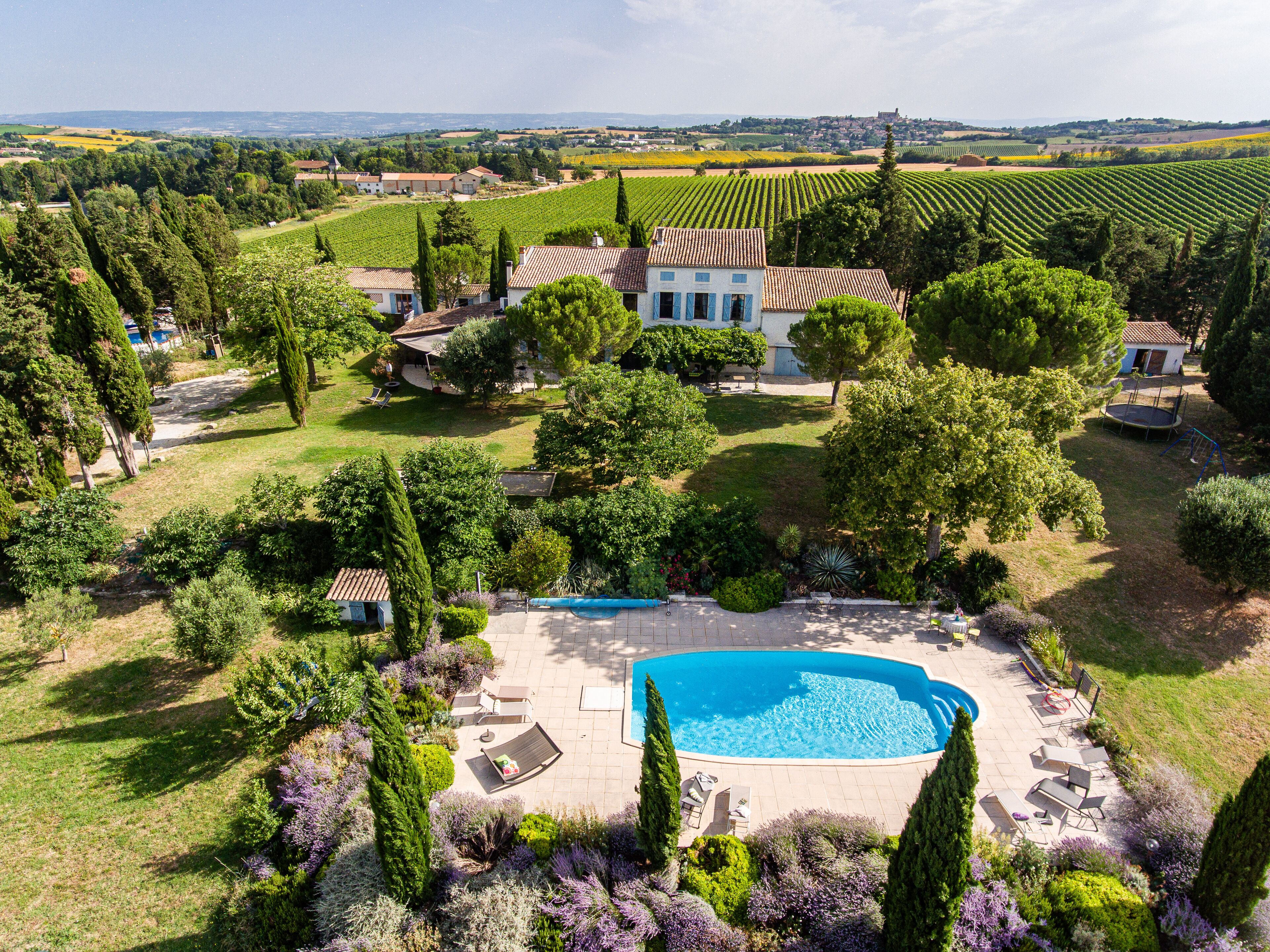 Charming apartment in a quiet location with large pool