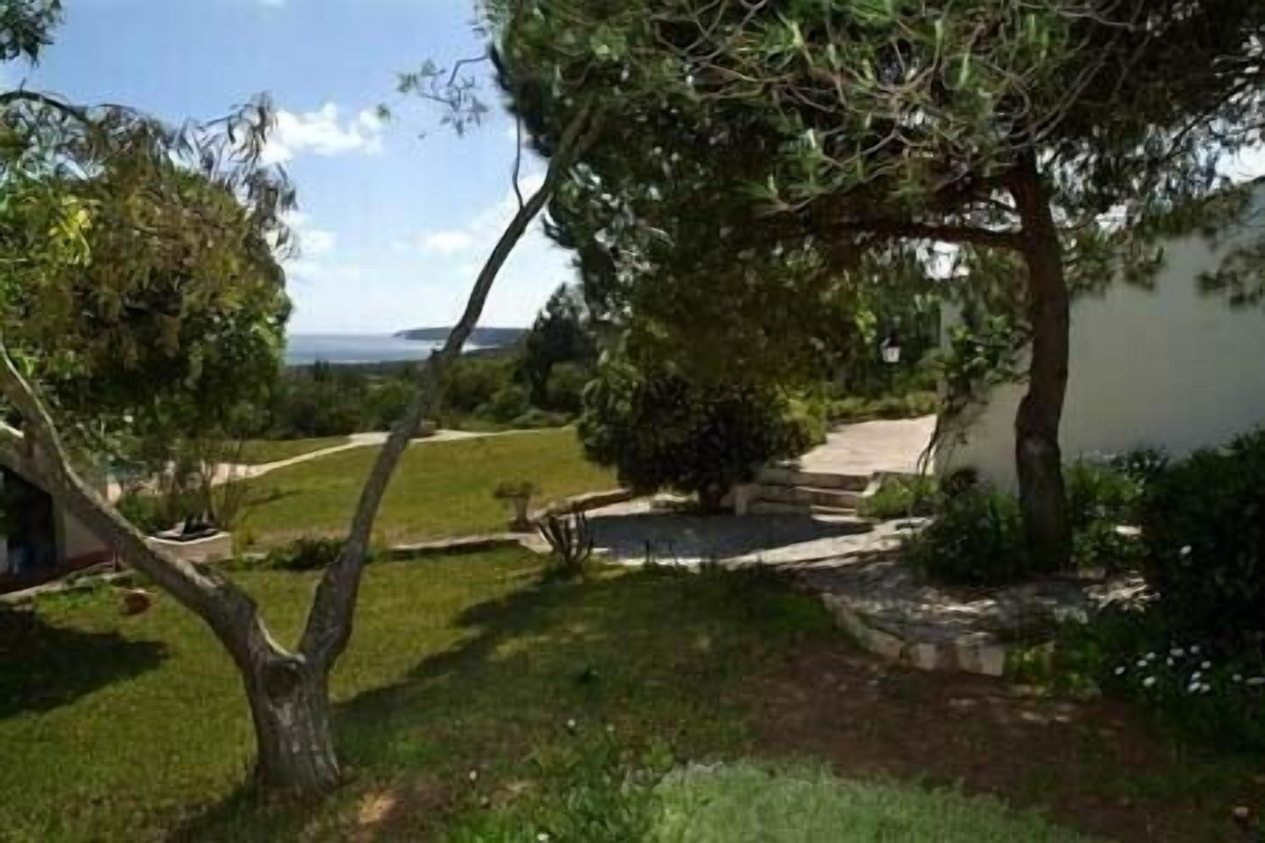 Stunning location of a priv. Portuguese country house apartment by the sea