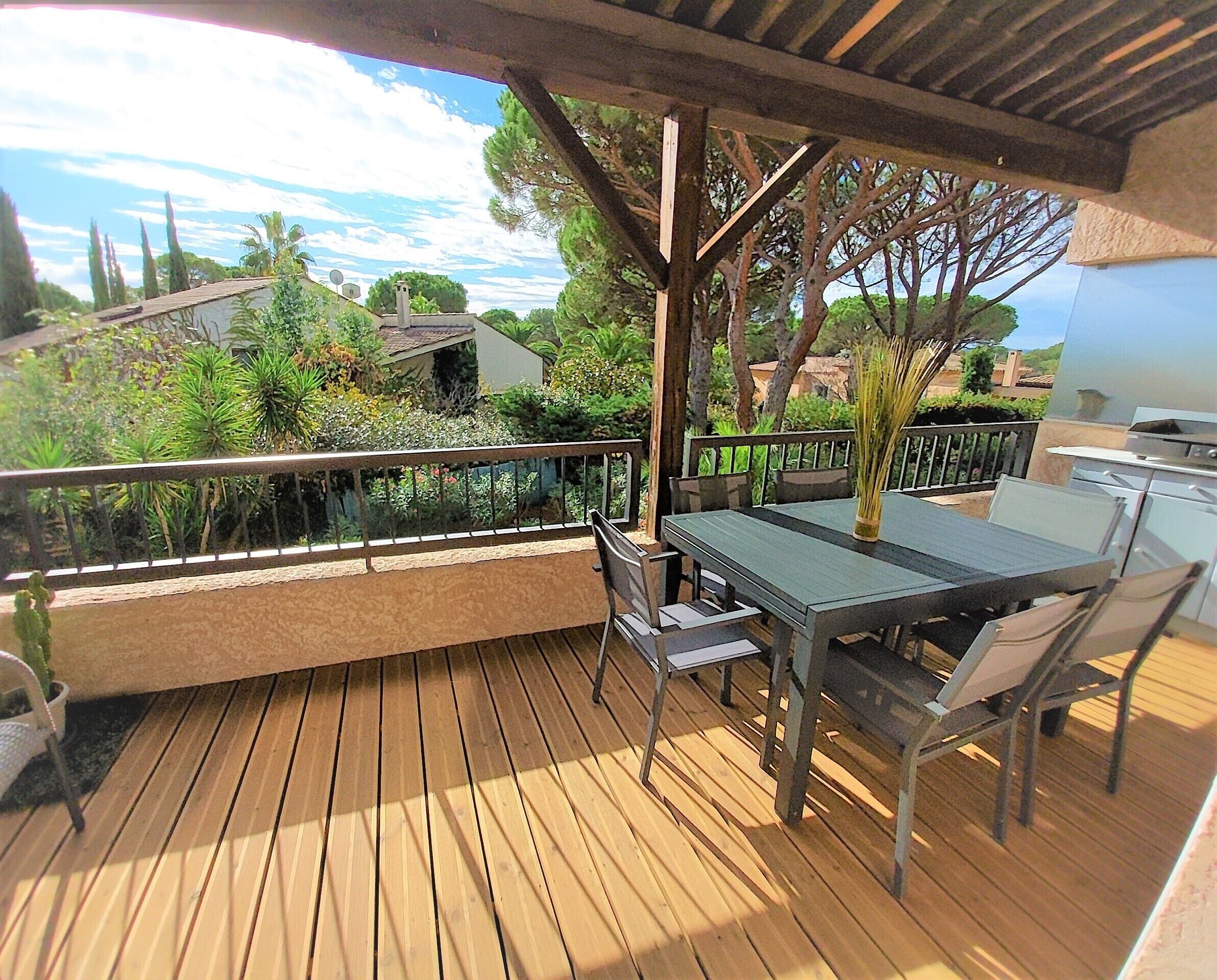 Ideal Golf, mountain biking, hiking. Duplex with terrace, air conditioning, wifi, garage with electrical outlet