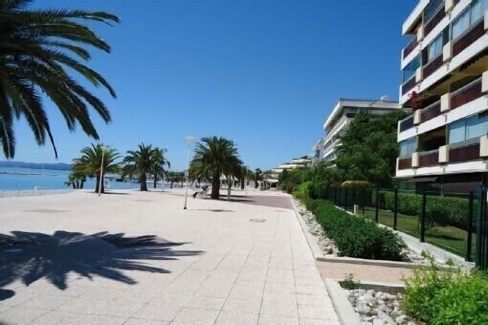 Exceptional Cote d'Azur, luxurious, 2 rooms, ground floor, direct beach access