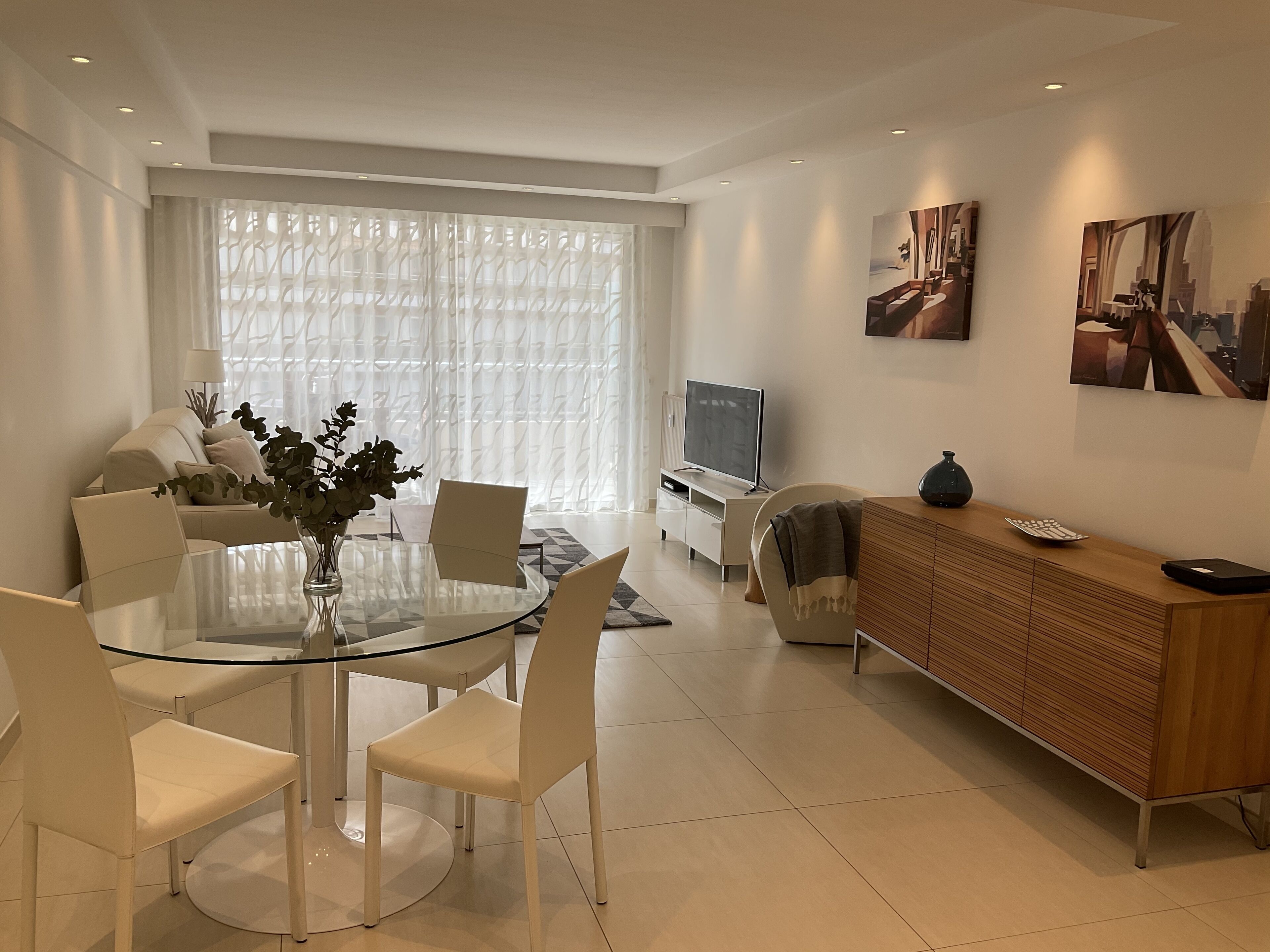 Spacious 2 room apartment - Carré d'Or - South terrace 150 meters from the Croisette -