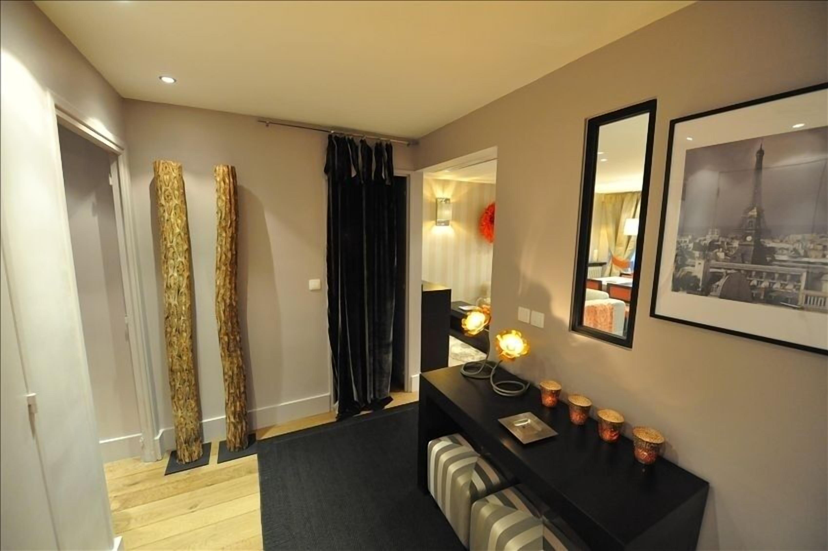 Perfect Location to Visit All of Paris - Contemporary Cozy