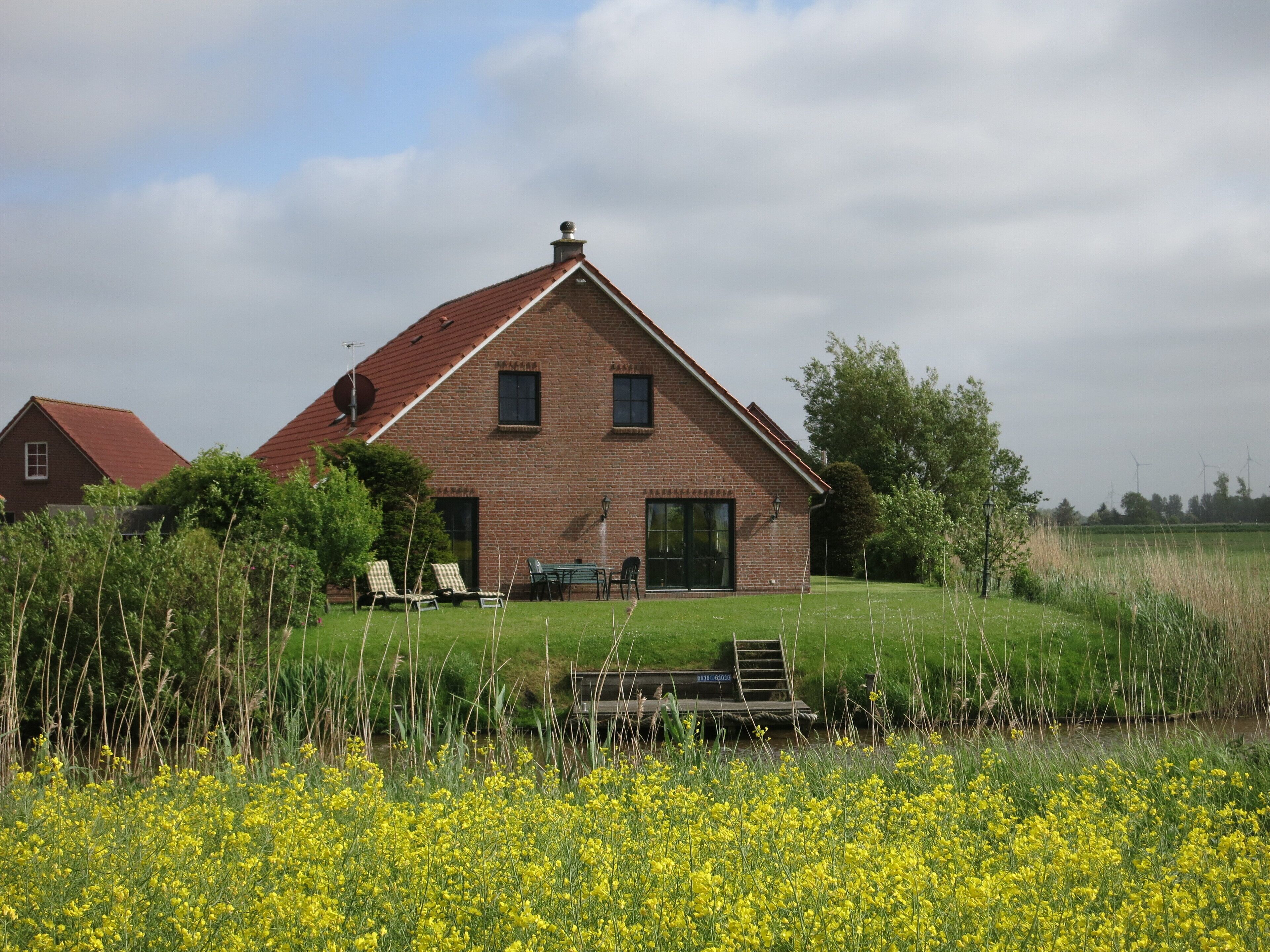 Exclusive apartment on the upper floor. right on the canal with its own jetty