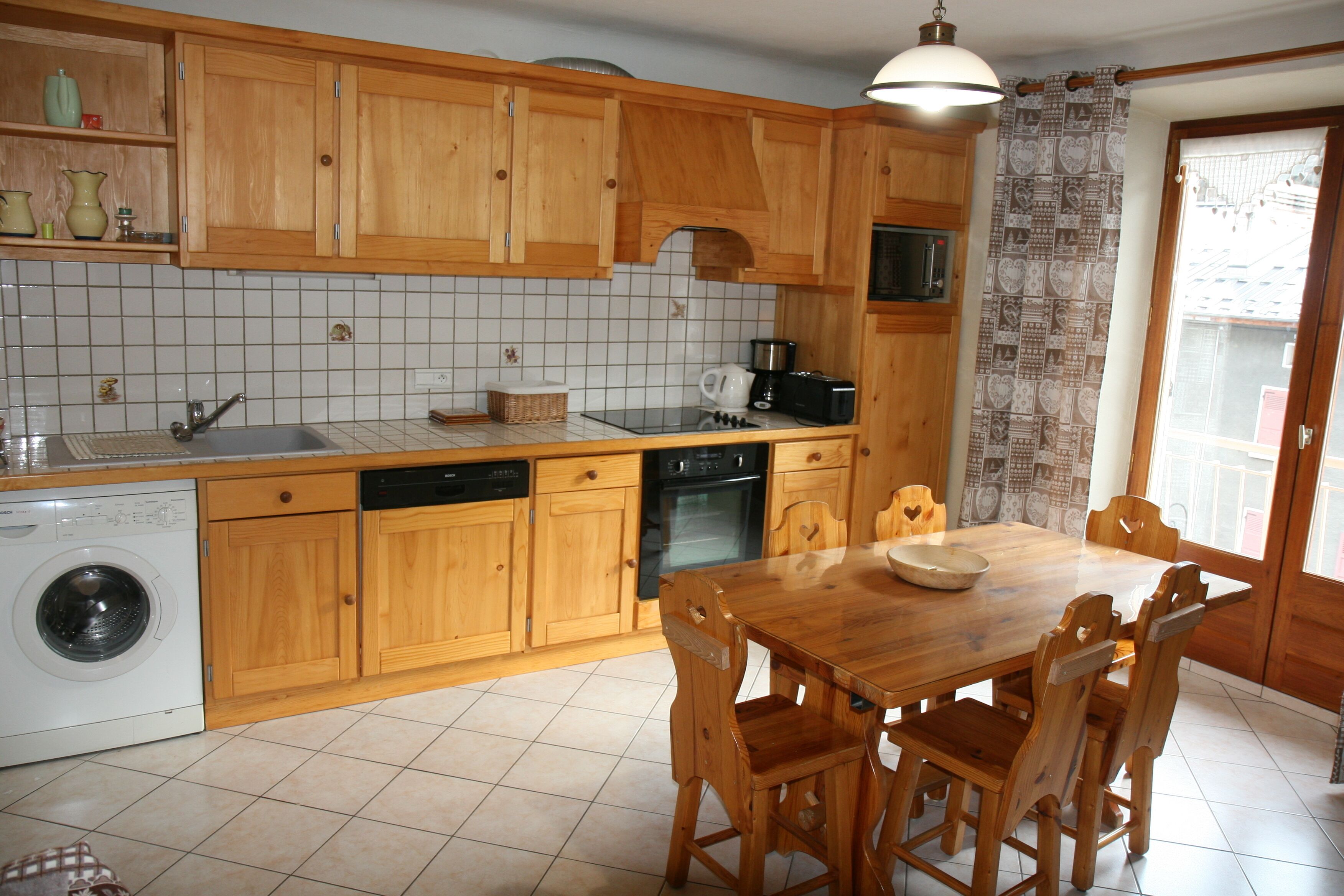 apartment for 8 persons, in the heart of the village.