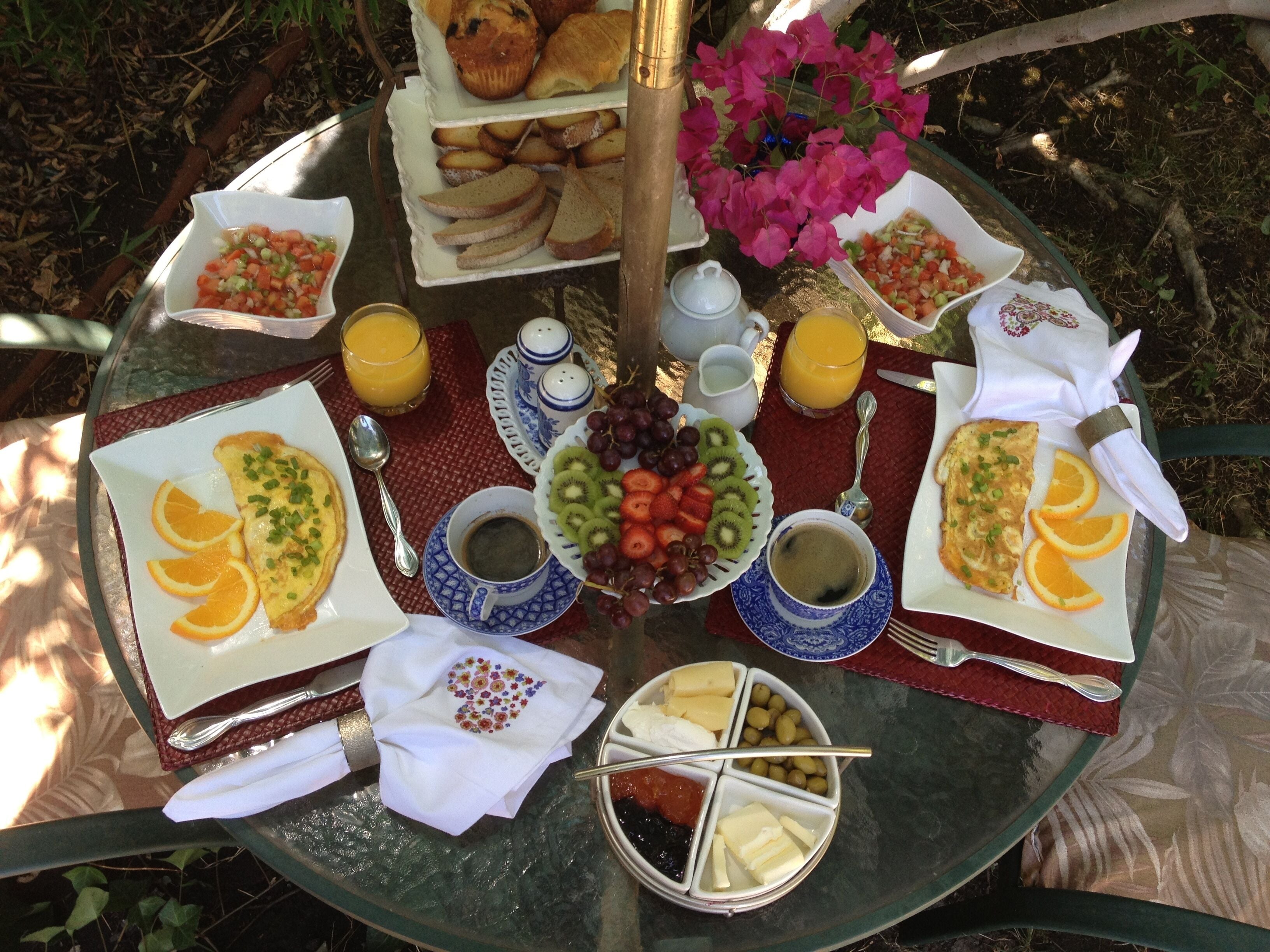 Charming Guest house/Private en suite bathroom+pool + best breakfast in town!