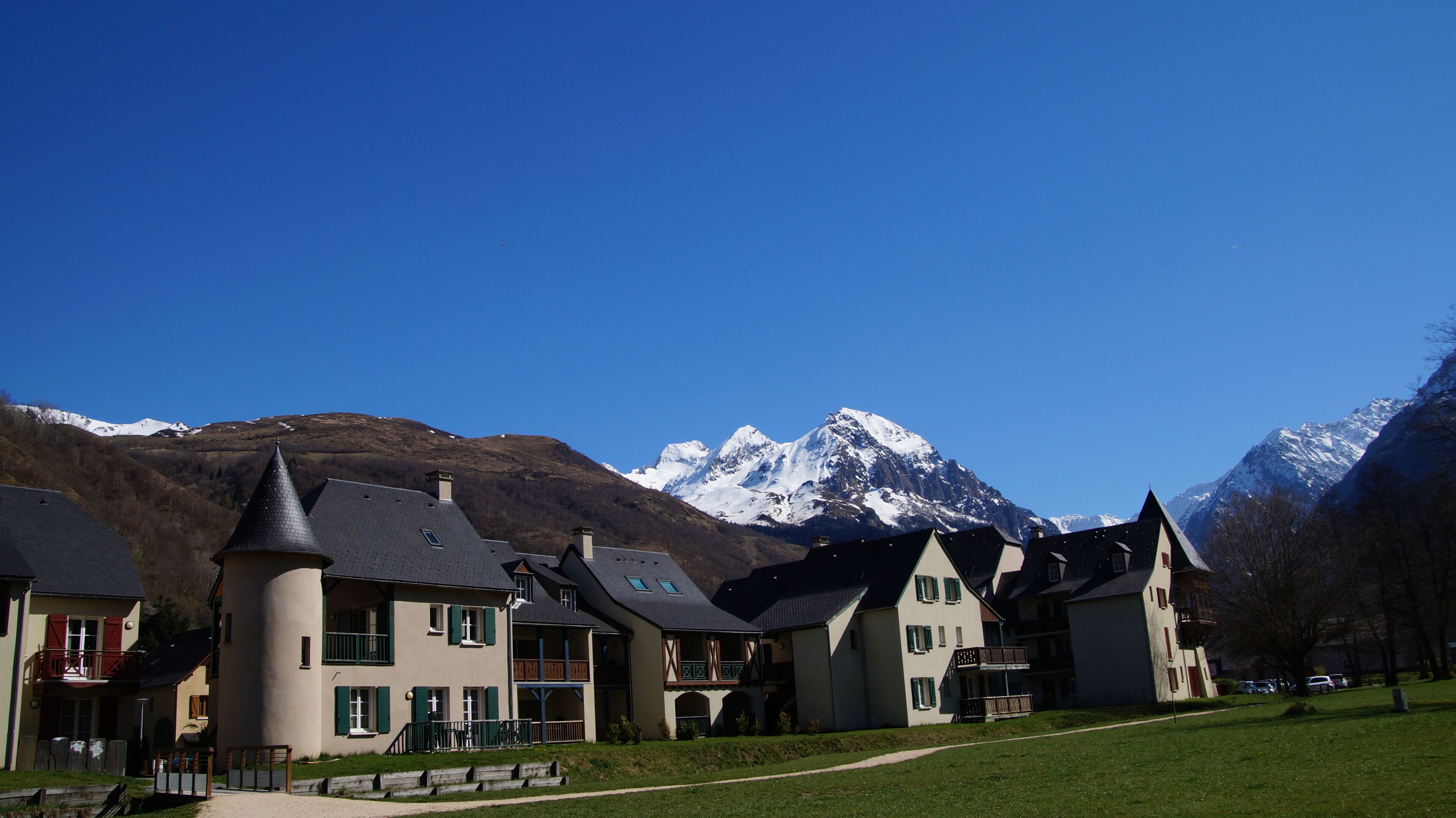 LOUDENVIELLE nice warm and bright apartment in the center of the village