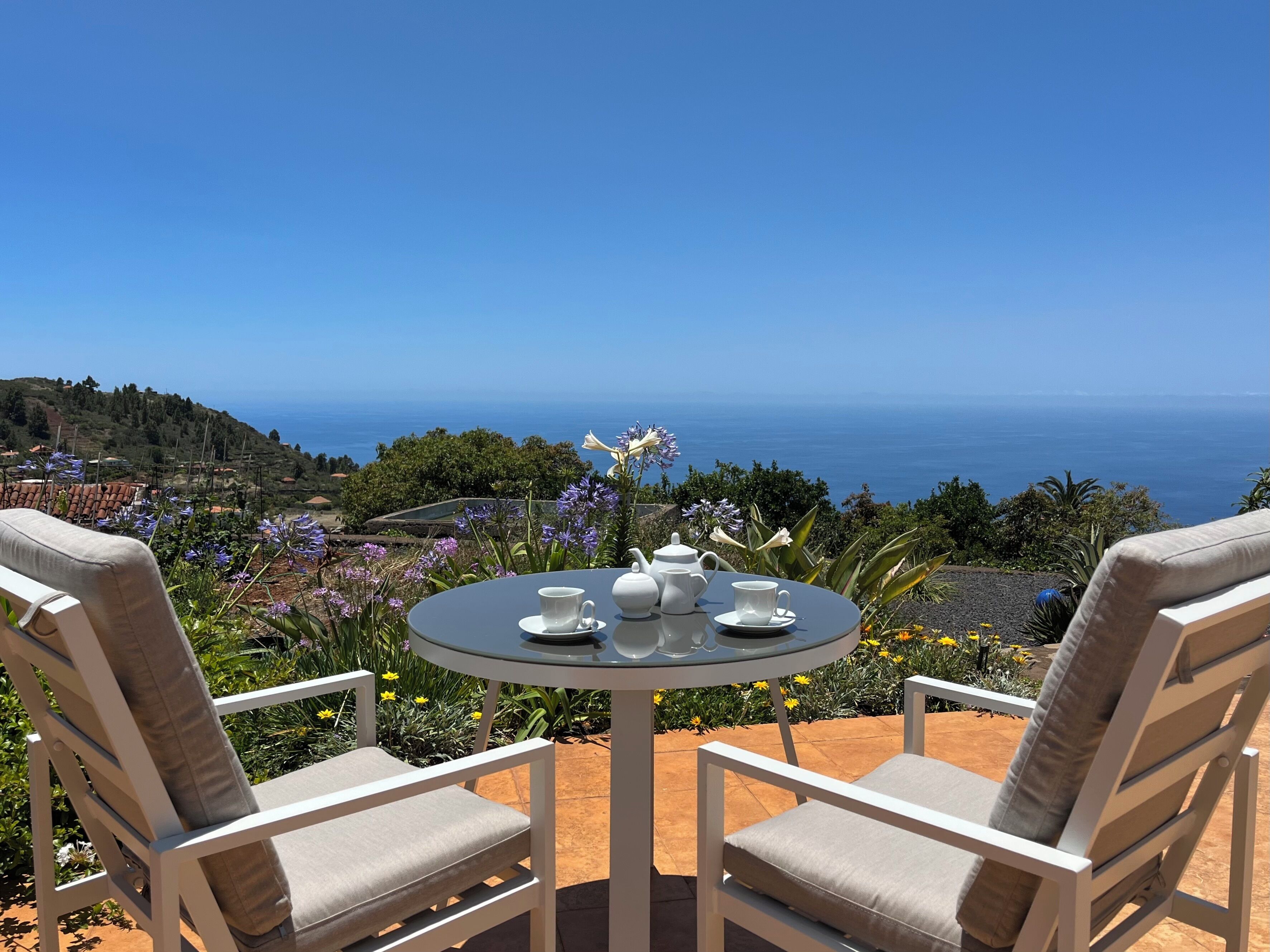 Casa Lucia, peaceful with stunning sea views and close to village