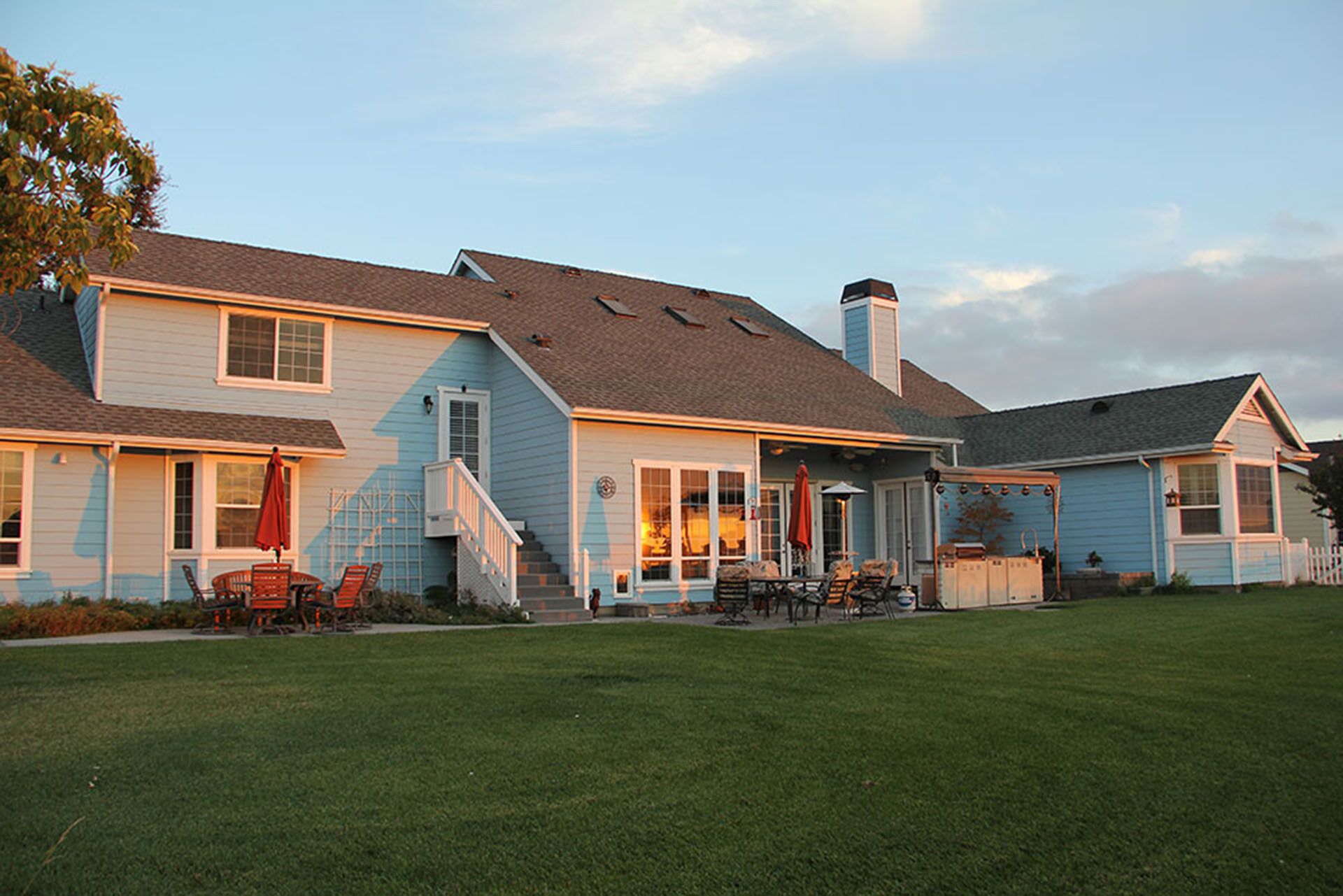 Spacious Rental In A Rural Setting, With Beautiful Views And Close To Town.