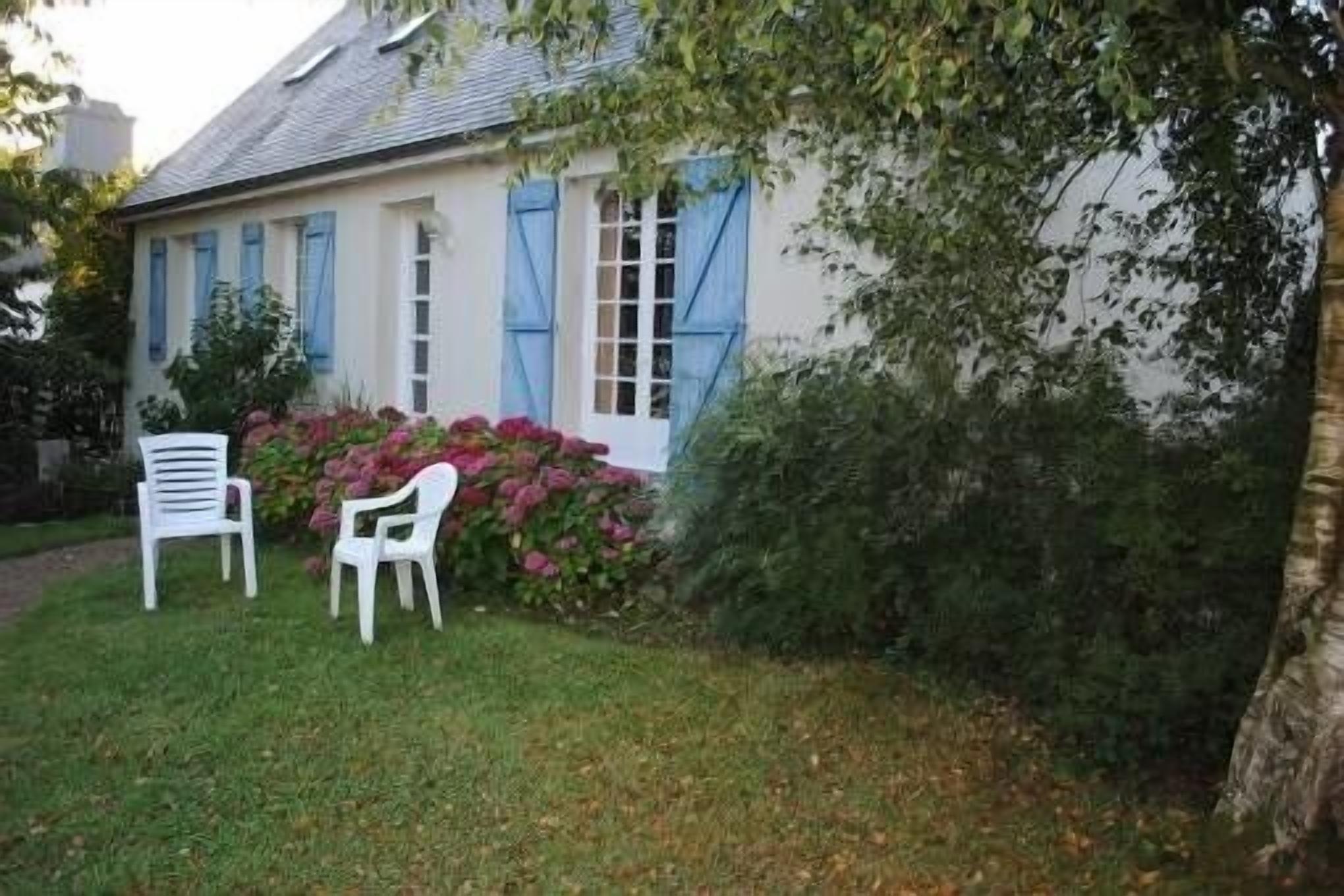 Apartment in pavilion with garden and private parking at 22220 Minihy-Tréguier