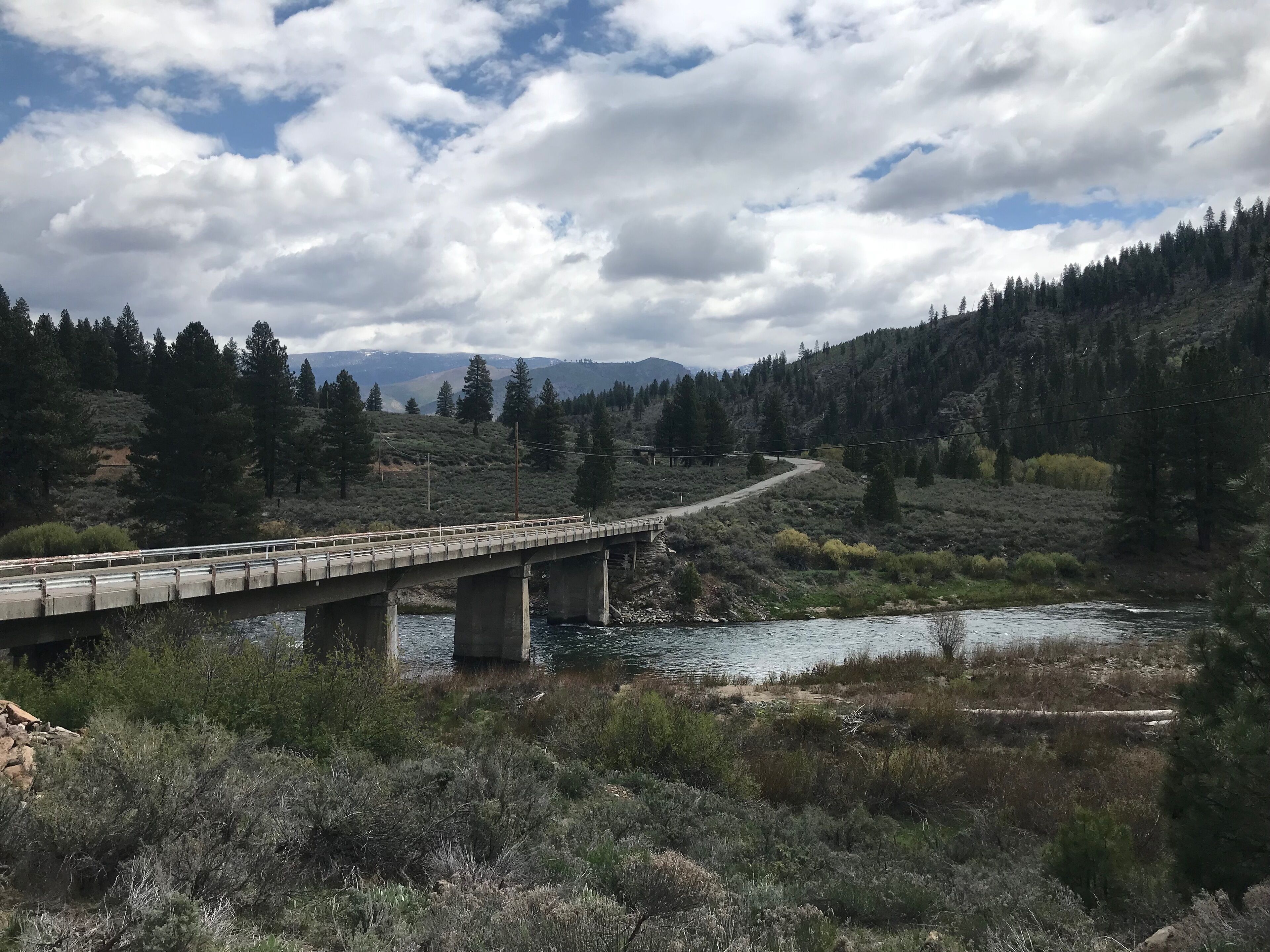 Hirschdale Hideaway on the Truckee River - Fly Fishing, Skiing, Hiking, Biking