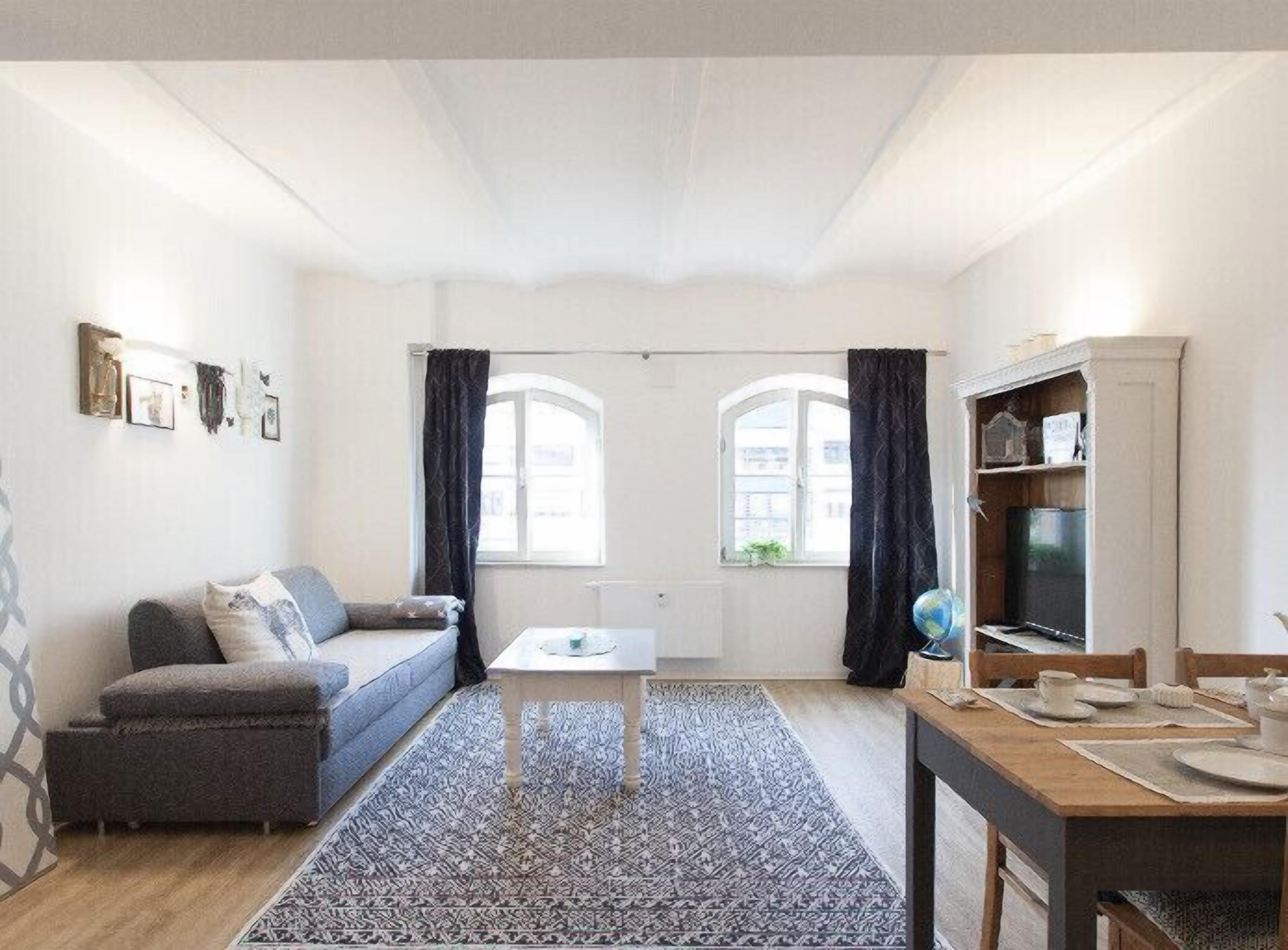 Central living in Zollhof, modern and comfortable, with parking, everything new!