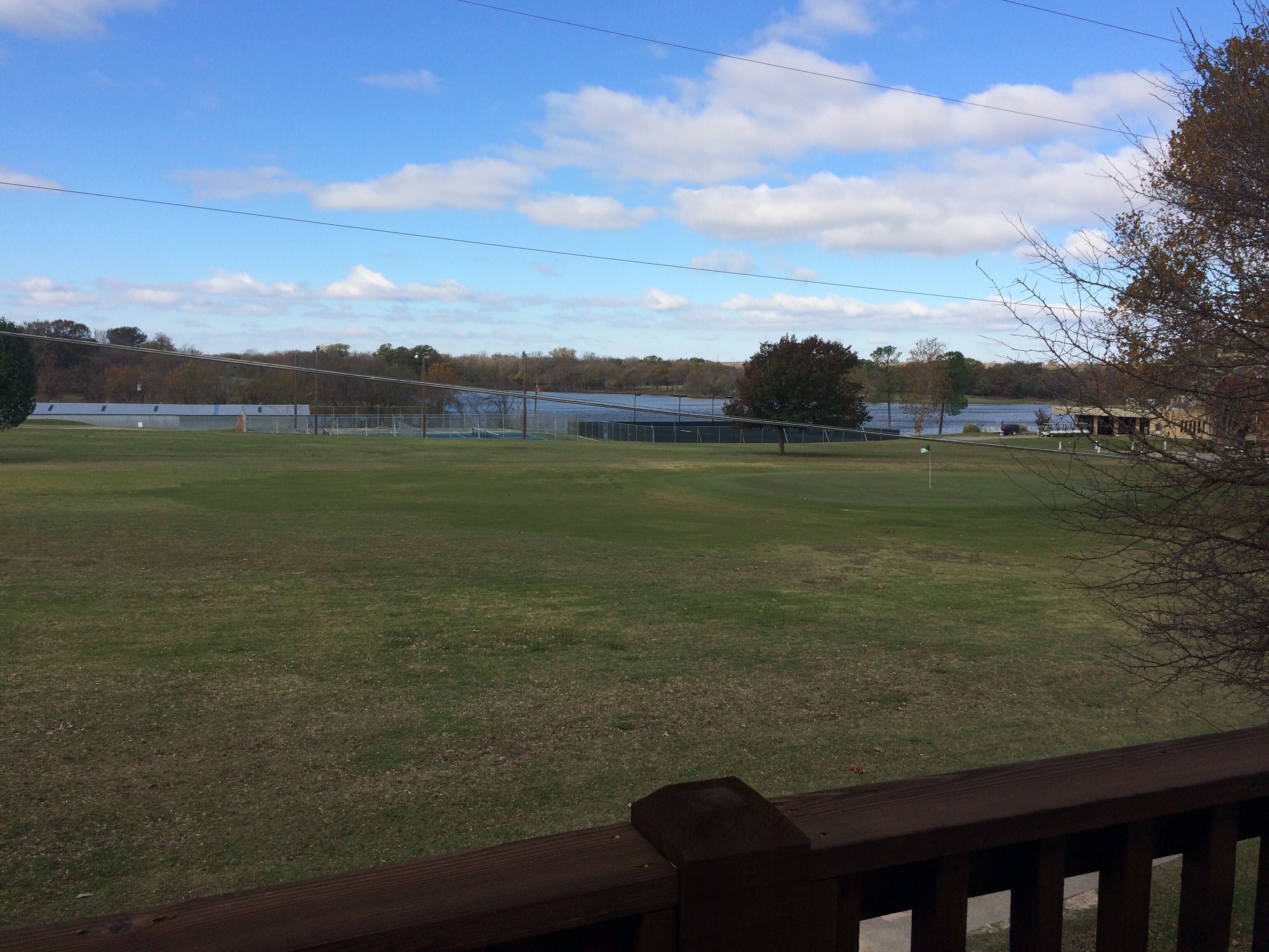 Roomy 2nd Floor Spacious Guesthouse short drive to Lake Texoma