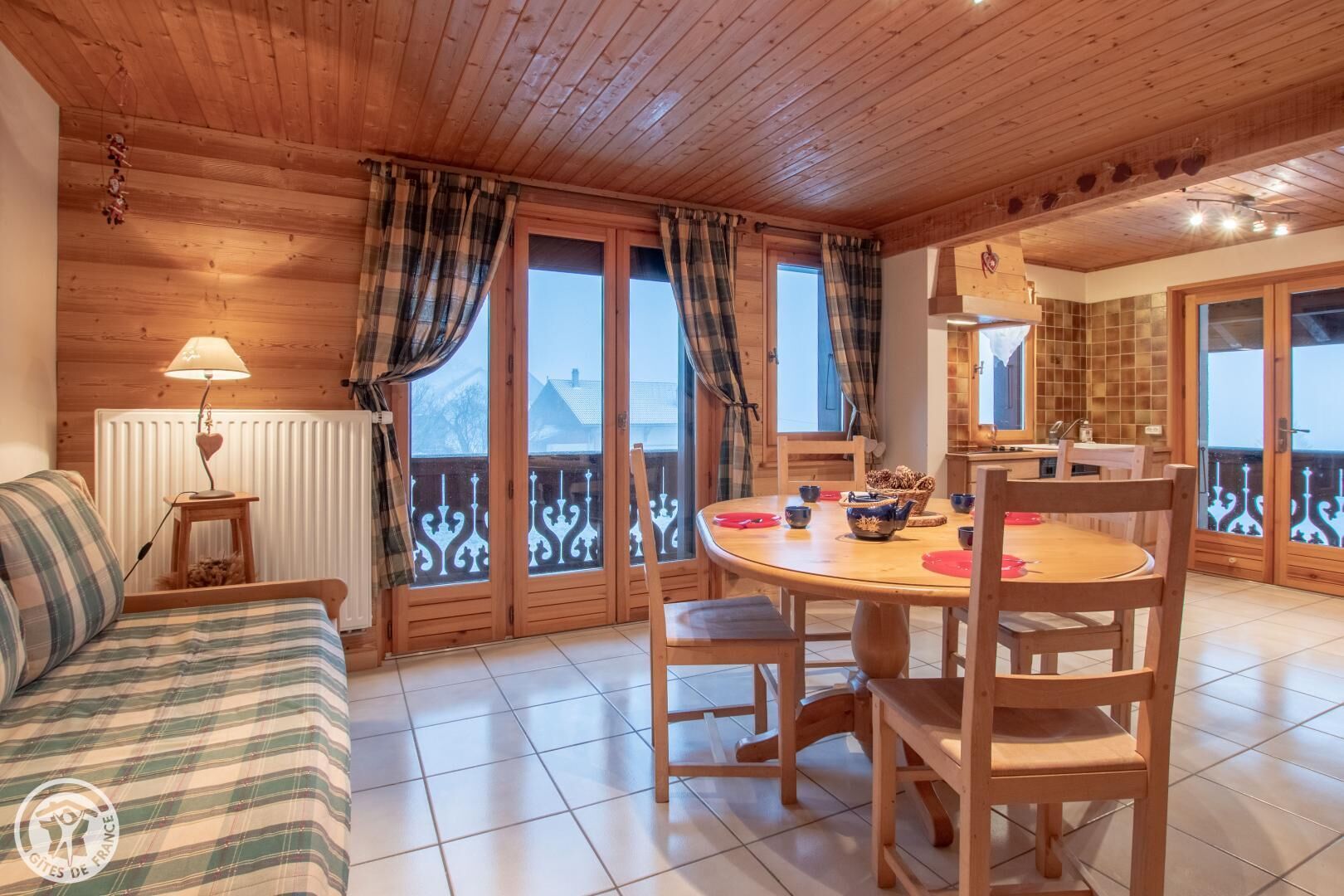 3 * APARTMENT, PANORAMIC VIEW ON THE GREEN VALLEY, quiet, mountain decor