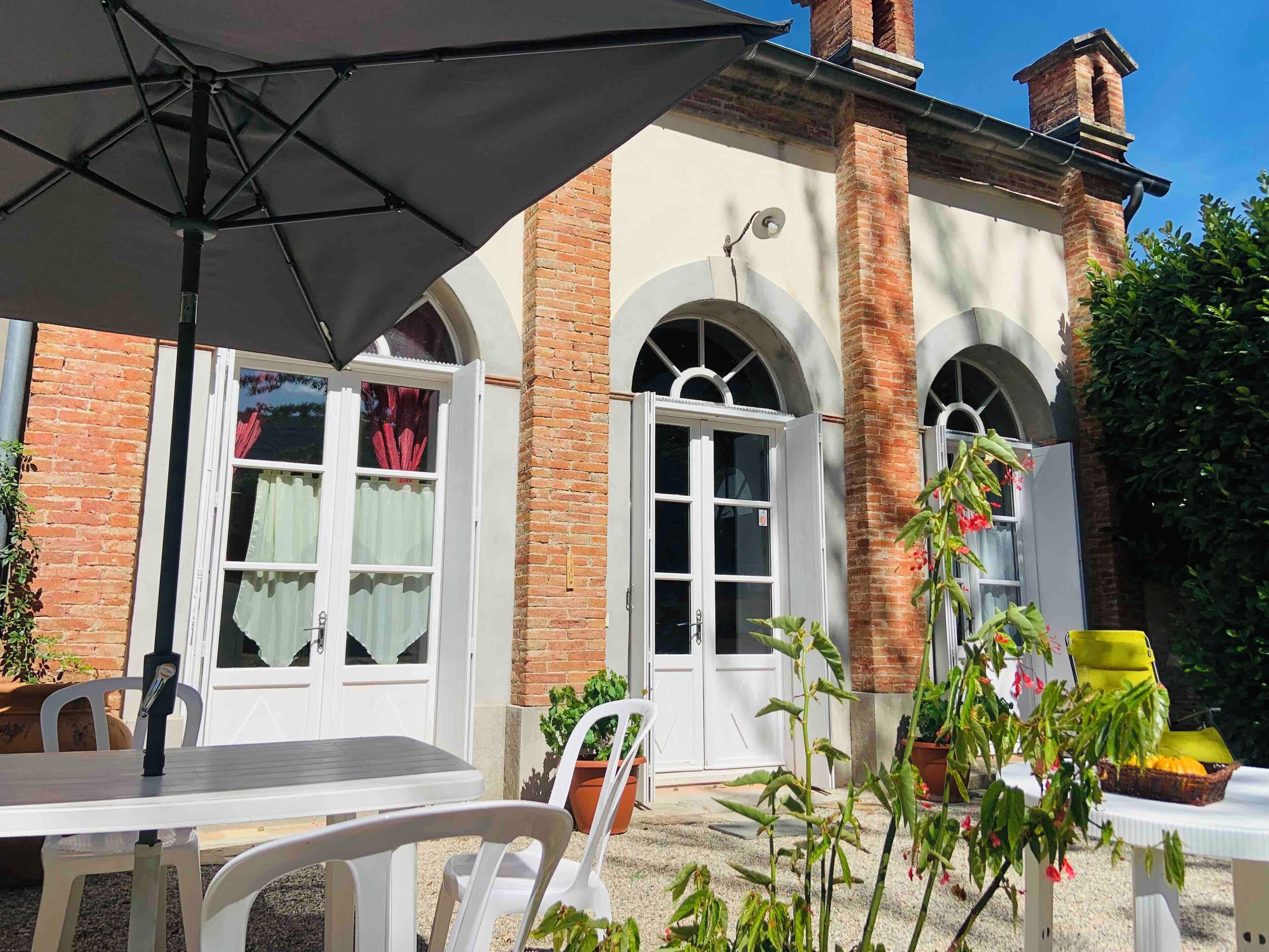 Apartment bungalow on the park in the family spinning (I. M. H.)