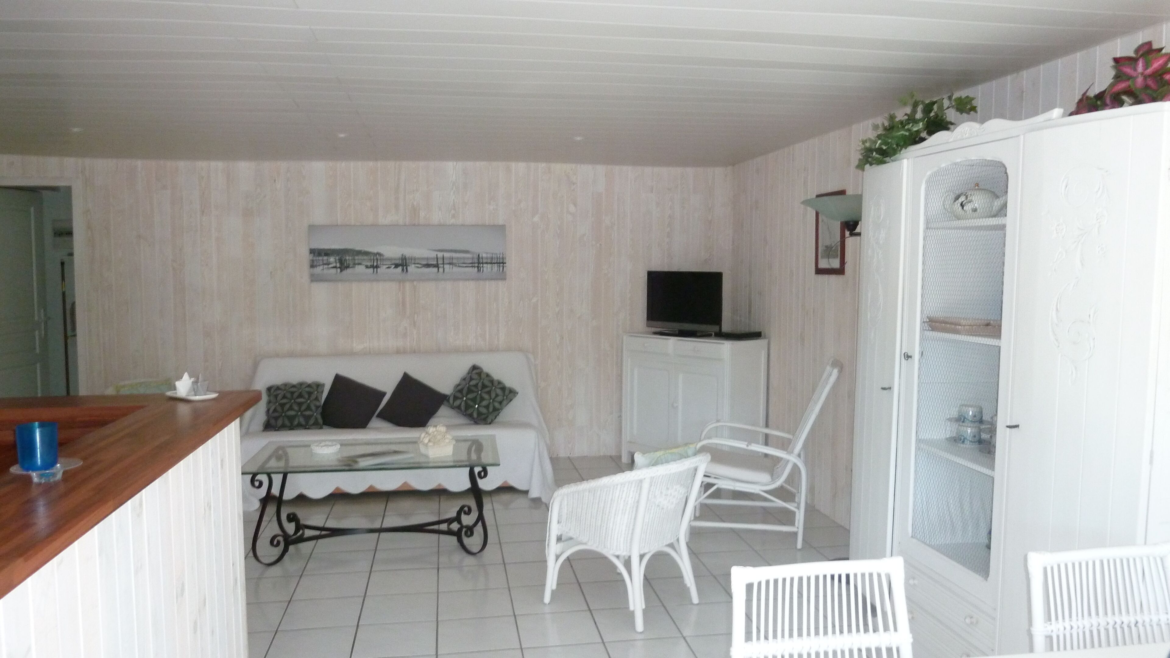Close to Cap Ferret Comfortable independent apartment with garden