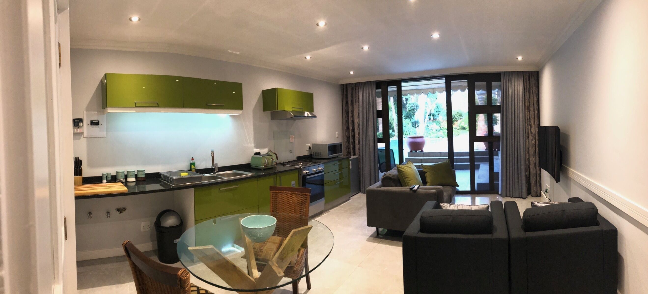 Luxury Executive Apartment Overlooking Beautiful Pool & Garden