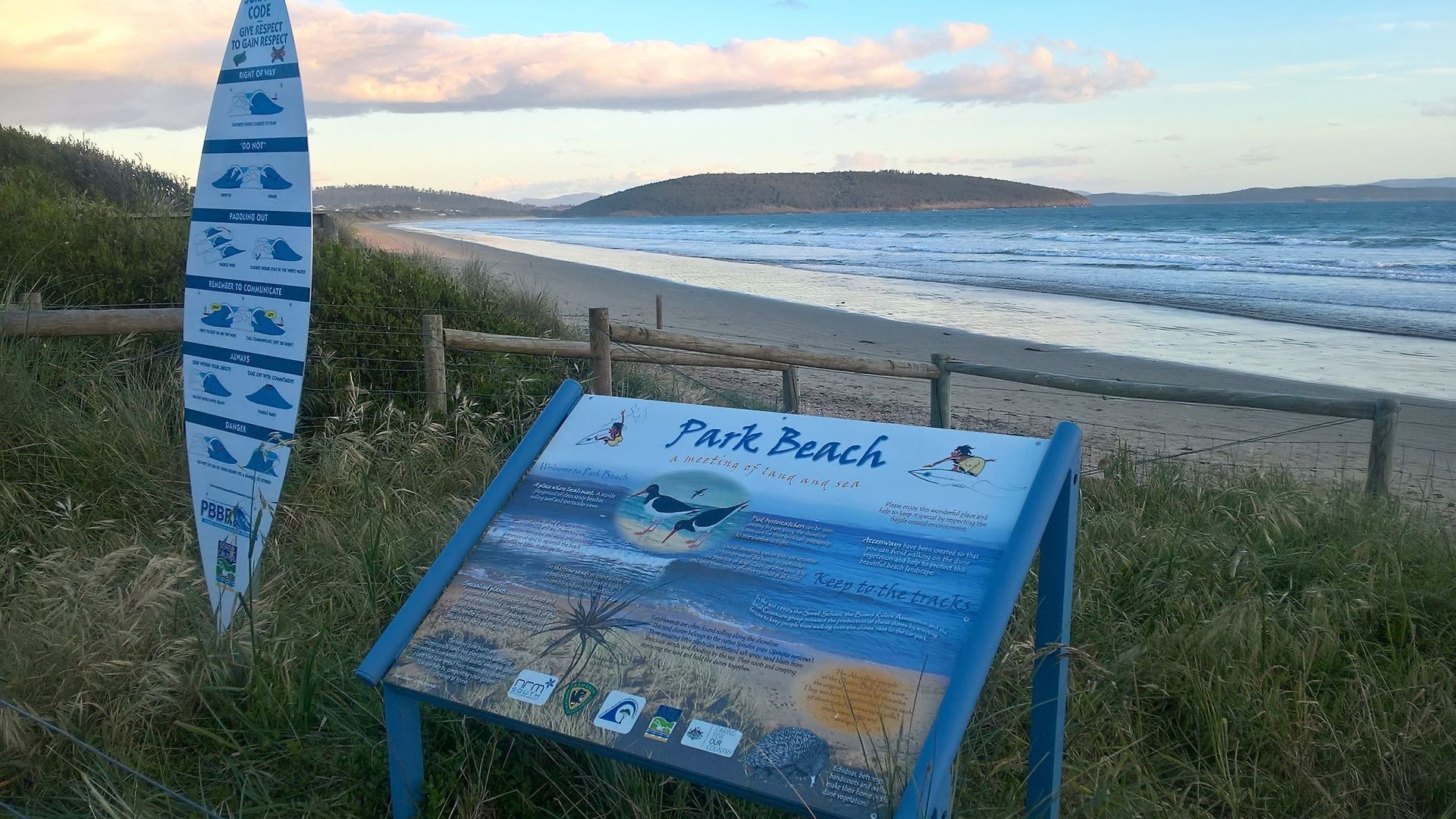 Private, peaceful beach retreat, walk to shops/eateries, only 30 min from Hobart