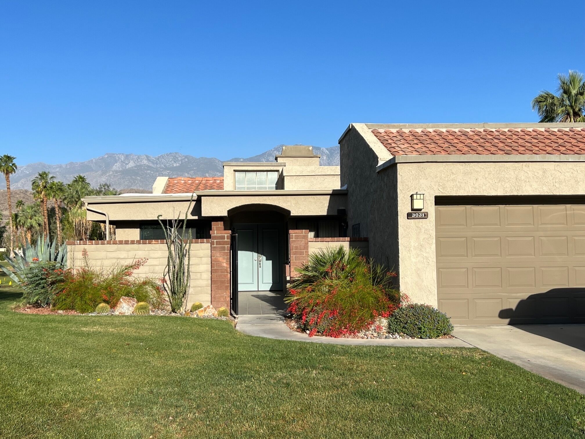 5 Star Cathedral Canyon Country Club Condo in Palm Springs