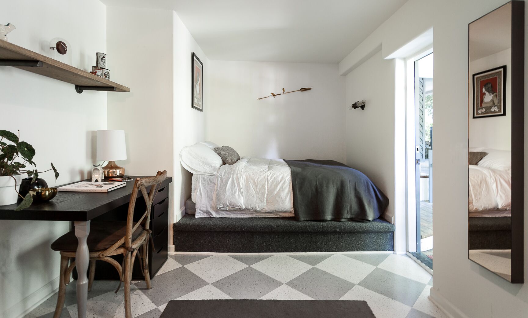 Charming 2-person Studio just 2 blocks from Downtown