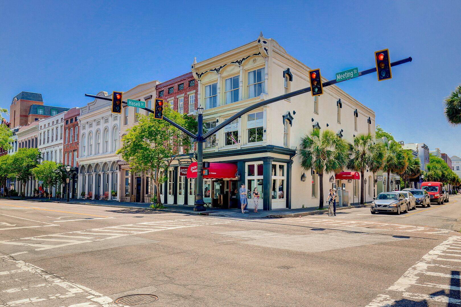 The Charleston-Where Luxury & Location Meet