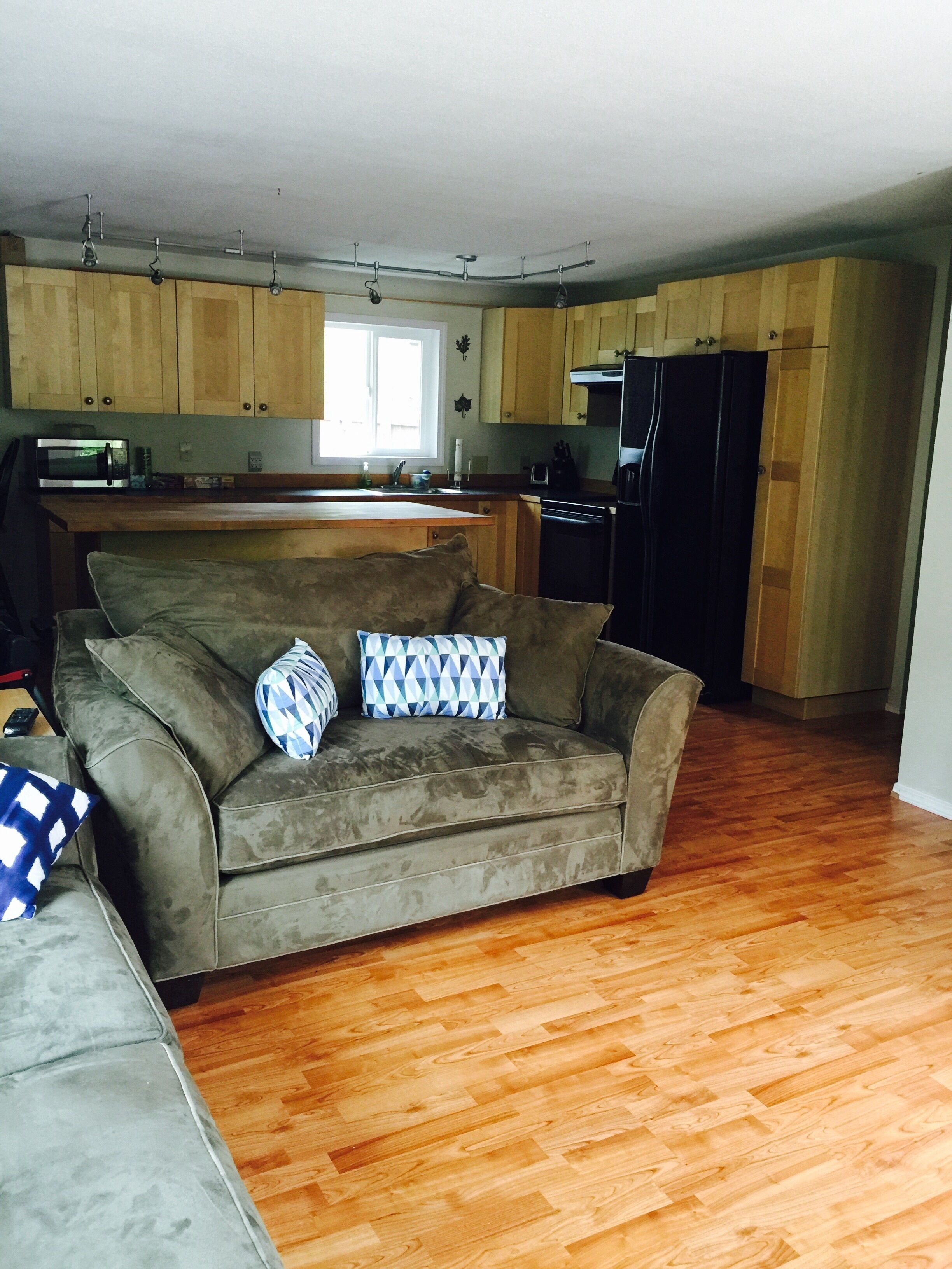 Modern 2 Bedroom rental, minutes from beach and boat launch.