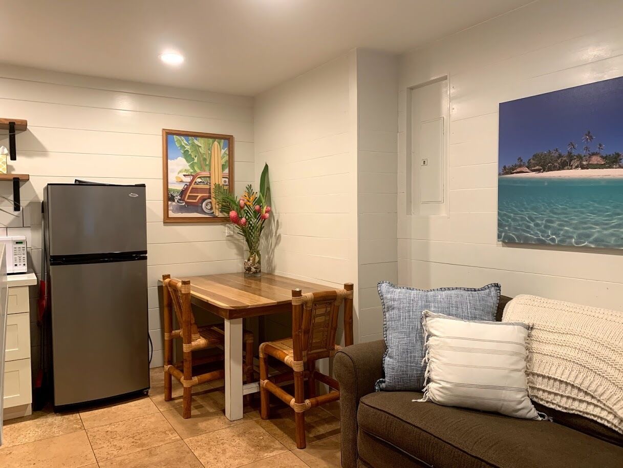 Newly renovated one-bedroom with A/C, Steps to Hukilau Beach, 30 Day